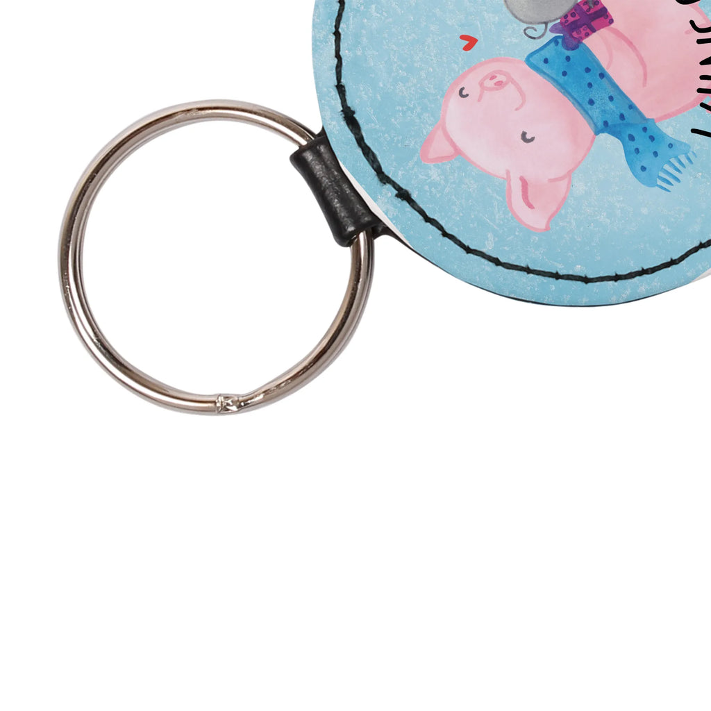 Personalisierter Schlüsselanhänger Glühschwein Smörle Personalisierter Schlüsselanhänger, Personalisierter Anhänger, Personalisierter Taschenanhänger, Personalisierter Glücksbringer, Personalisierter Schutzengel, Schlüsselanhänger mit Namen, Anhänger mit Namen, Glücksbringer mit Namen, Schlüsselanhänger Wunschtext, Schlüsselanhänger selbst gestalten, Winter, Weihnachten, Weihnachtsdeko, Nikolaus, Advent, Heiligabend, Wintermotiv, Handgezeichnetes Glühschwein, Kreatives Glühschwein Design, Winterlicher Glühwein Spruch, Glühwein Liebhaber Geschenk, Herzliches Marienkäfer Motiv, Marienkäfer in Winterkleidung, Glühwein ist köstlich Spruch, Smörle der stolze Marienkäfer, Süßer Marienkäfer gibt Geschenk, Romantische Geschenkidee Glühwein