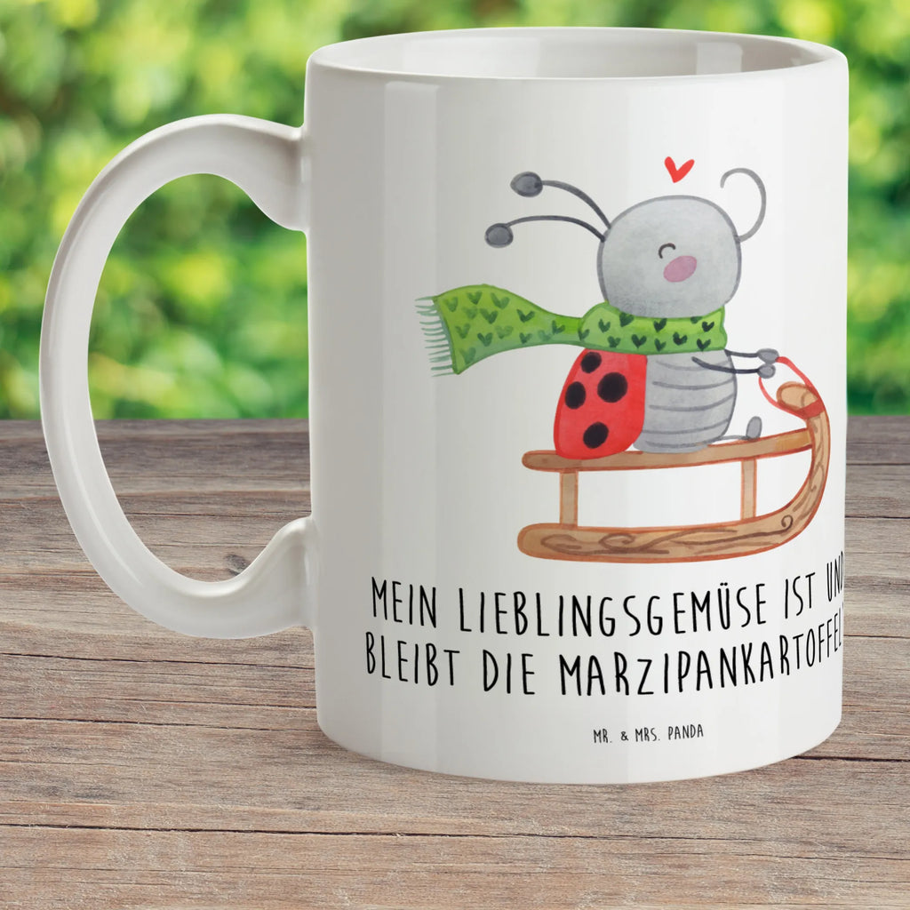 Kindertasse Smörle Rodeln Kindertasse, Kinder Tasse, Kunststoff Tasse, Kindergarten Tasse, Trinkbecher, Camping Becher, Kaffeetasse, Kunststoffbecher, Kindergartenbecher, Outdoorgeschirr, Kunststoffgeschirr, Reisebecher, Reisetasse, Kinderbecher, Bruchfeste Tasse, Bruchsichere Tasse, Plastik Tasse, Plastiktasse, Winter, Weihnachten, Weihnachtsdeko, Nikolaus, Advent, Heiligabend, Wintermotiv, Schlittenfahren, Smörle, Marzipan