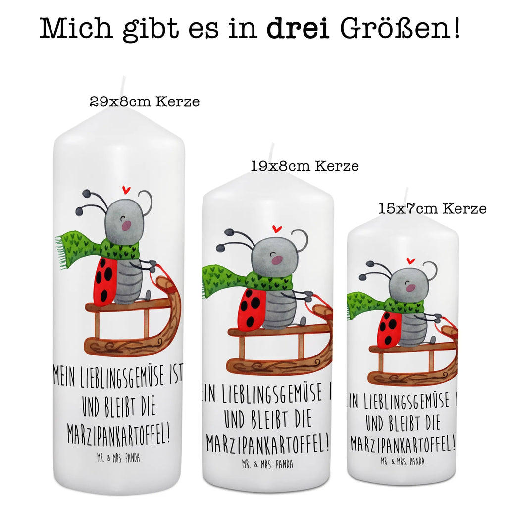 Kerze Smörle Rodeln Kerze, Taufkerze, Kommunionskerze, Geburtstagskerze, Geschenk Kerze, Taufgeschenk Kerze, Kerze mit Druck, Besondere Kerze, Geschenkidee Kerze, Kerze für Kommunion, Geburtstag Kerze, Kommunion Kerze, Winter, Weihnachten, Weihnachtsdeko, Nikolaus, Advent, Heiligabend, Wintermotiv, Schlittenfahren, Smörle, Marzipan