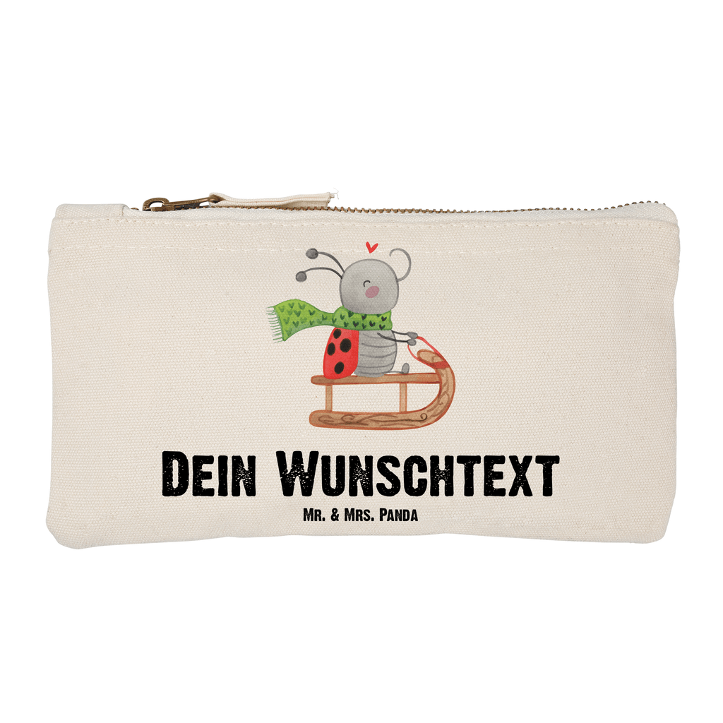 Personalisierte Schminktasche Smörle Rodeln Personalisierte Schminktasche, Personalisierte Kosmetiktasche, Personalisierter Kosmetikbeutel, Personalisiertes Stiftemäppchen, Personalisiertes Etui, Personalisierte Federmappe, Personalisierte Makeup Bag, Personalisiertes Schminketui, Personalisiertes Kosmetiketui, Personalisiertes Schlamperetui, Schminktasche mit Namen, Kosmetiktasche mit Namen, Kosmetikbeutel mit Namen, Stiftemäppchen mit Namen, Etui mit Namen, Federmappe mit Namen, Makeup Bg mit Namen, Schminketui mit Namen, Kosmetiketui mit Namen, Schlamperetui mit Namen, Schminktasche personalisieren, Schminktasche bedrucken, Schminktasche selbst gestalten, Winter, Weihnachten, Weihnachtsdeko, Nikolaus, Advent, Heiligabend, Wintermotiv, Schlittenfahren, Smörle, Marzipan