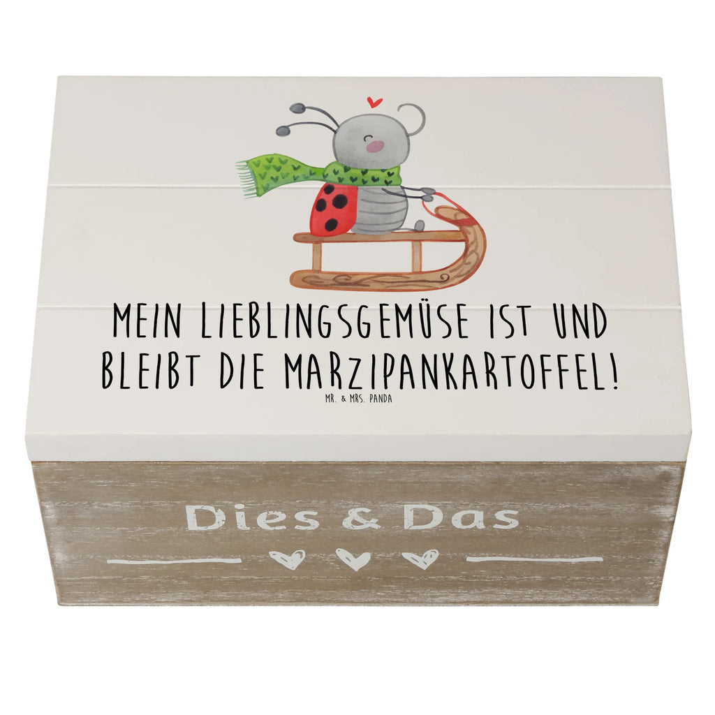 Holzkiste Smörle Rodeln Holzkiste, Kiste, Schatzkiste, Truhe, Schatulle, XXL, Erinnerungsbox, Erinnerungskiste, Dekokiste, Aufbewahrungsbox, Geschenkbox, Geschenkdose, Winter, Weihnachten, Weihnachtsdeko, Nikolaus, Advent, Heiligabend, Wintermotiv, Schlittenfahren, Smörle, Marzipan