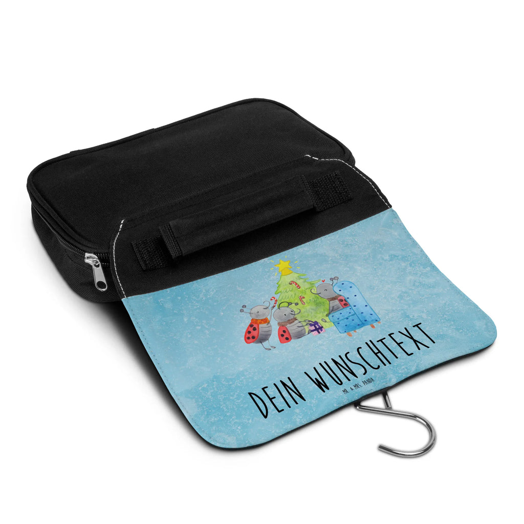 Personalisierter Kulturbeutel Weihnachten Smörle Personalisierter Kulturbeutel, Personalisierte Waschtasche, Personalisierte Kosmetiktasche, Damen, Herren, Personalisierte Aufbewahrungstasche, Personalisierte Schminktasche, Personalisierter Kosmetikbeutel, Personalisierter Organizer, Personalisierte Kulturtasche, Personalisierte Schminkutensil, Personalisierung, Wunschtext, Wunschname, Selbst bedrucken, Kulturbeutel mit Namen, Winter, Weihnachten, Weihnachtsdeko, Nikolaus, Advent, Heiligabend, Wintermotiv, Weihnachtsbaum, Geschenk, Pfefferminzstange, Tannennadeln