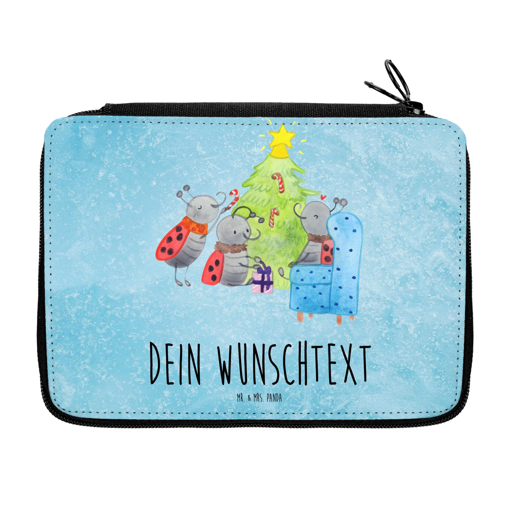 Personalisierte Federmappe Weihnachten Smörle Personalisierte Federmappe, Personalisierte Stiftetasche, PersonalisierteS Stifte Etui, Schule, Einschulung, Geschenk, Kind, Schüler, Schülerin, Personalisierte Stifterolle, PersonalisierteS Federmäppchen, Motiv, Grundschule, Federmäppchen bedruckt, Büro Stifte Etui, Bestückte Federmappe, Kinder Federmappe, Federmappe Einschulung, Federmappe mit Namen, Stiftemappe mit Namen, Stifterolle mit Namen, Federmäppchen mit Namen, Winter, Weihnachten, Weihnachtsdeko, Nikolaus, Advent, Heiligabend, Wintermotiv, Weihnachtsbaum, Pfefferminzstange, Tannennadeln