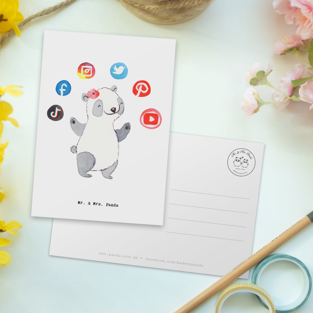 Postkarte Social Media Managerin mit Herz Postkarte, Karte, Geschenkkarte, Grußkarte, Einladung, Ansichtskarte, Geburtstagskarte, Einladungskarte, Dankeskarte, Ansichtskarten, Einladung Geburtstag, Einladungskarten Geburtstag, Beruf, Ausbildung, Jubiläum, Abschied, Rente, Kollege, Kollegin, Geschenk, Schenken, Arbeitskollege, Mitarbeiter, Firma, Danke, Dankeschön