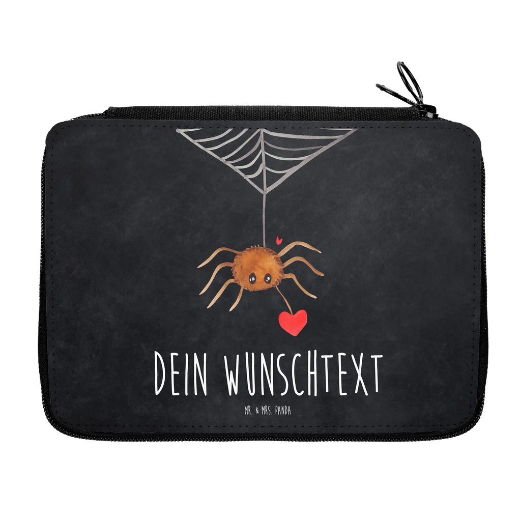 Personalisierte Federmappe Spinne Agathe Liebe Personalisierte Federmappe, Personalisierte Stiftetasche, PersonalisierteS Stifte Etui, Schule, Einschulung, Geschenk, Kind, Schüler, Schülerin, Personalisierte Stifterolle, PersonalisierteS Federmäppchen, Motiv, Grundschule, Federmäppchen bedruckt, Büro Stifte Etui, Bestückte Federmappe, Kinder Federmappe, Federmappe Einschulung, Federmappe mit Namen, Stiftemappe mit Namen, Stifterolle mit Namen, Federmäppchen mit Namen, Spinne Agathe, Spinne, Agathe, Videos, Merchandise, Liebe, Verliebt, Liebesbeweis, Liebesgeschenk