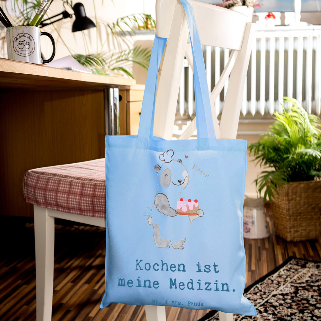 Tragetasche Bär Kochen Beuteltasche, Beutel, Einkaufstasche, Jutebeutel, Stoffbeutel, Tasche, Shopper, Umhängetasche, Strandtasche, Schultertasche, Stofftasche, Tragetasche, Badetasche, Jutetasche, Einkaufstüte, Laptoptasche, Geschenk, Sport, Sportart, Hobby, Schenken, Danke, Dankeschön, Auszeichnung, Gewinn, Sportler, Kochen, Hobbykoch, Hobbyköchin