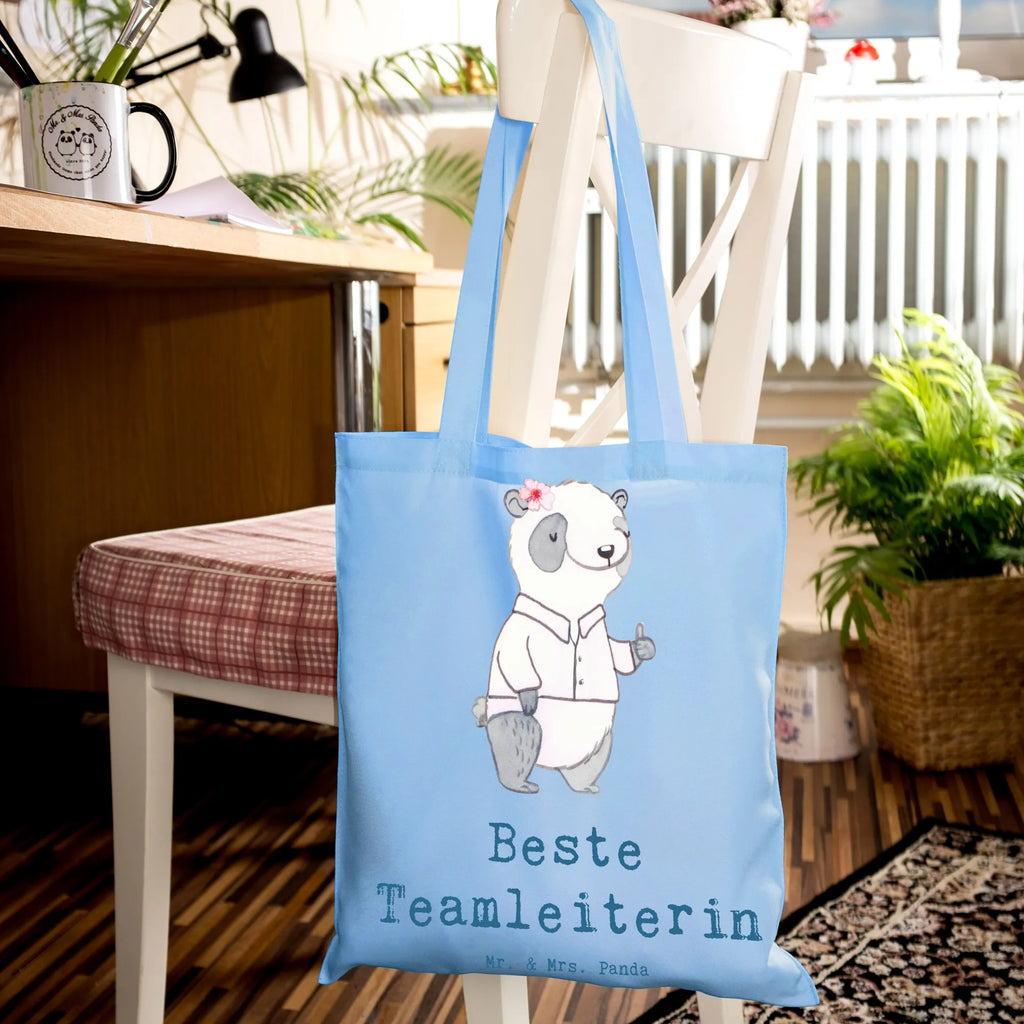 Tragetasche Panda Beste Teamleiterin Beuteltasche, Beutel, Einkaufstasche, Jutebeutel, Stoffbeutel, Tasche, Shopper, Umhängetasche, Strandtasche, Schultertasche, Stofftasche, Tragetasche, Badetasche, Jutetasche, Einkaufstüte, Laptoptasche, für, Dankeschön, Geschenk, Schenken, Geburtstag, Geburtstagsgeschenk, Geschenkidee, Danke, Bedanken, Mitbringsel, Freude machen, Geschenktipp, Teamleiterin, Seminarleiterin, Gruppenleiterin, Leiterin, Kollegin, Chefin, Vorgesetzte, Abschied, Abschiedsgeschenk, Ruhestand