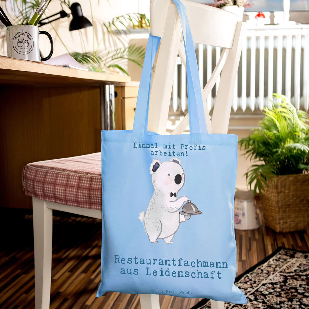 Tragetasche Restaurantfachmann aus Leidenschaft Beuteltasche, Beutel, Einkaufstasche, Jutebeutel, Stoffbeutel, Tasche, Shopper, Umhängetasche, Strandtasche, Schultertasche, Stofftasche, Tragetasche, Badetasche, Jutetasche, Einkaufstüte, Laptoptasche, Beruf, Ausbildung, Jubiläum, Abschied, Rente, Kollege, Kollegin, Geschenk, Schenken, Arbeitskollege, Mitarbeiter, Firma, Danke, Dankeschön