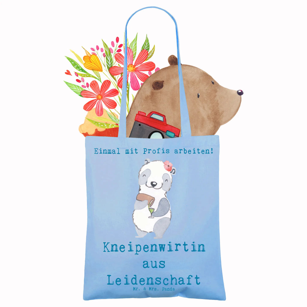 Tragetasche Kneipenwirtin aus Leidenschaft Beuteltasche, Beutel, Einkaufstasche, Jutebeutel, Stoffbeutel, Tasche, Shopper, Umhängetasche, Strandtasche, Schultertasche, Stofftasche, Tragetasche, Badetasche, Jutetasche, Einkaufstüte, Laptoptasche, Beruf, Ausbildung, Jubiläum, Abschied, Rente, Kollege, Kollegin, Geschenk, Schenken, Arbeitskollege, Mitarbeiter, Firma, Danke, Dankeschön, Kneipenwirtin, Gastwirtin, Gaststätte, Kneipe, Eröffnung, Barkeeperin, Rum, Bar