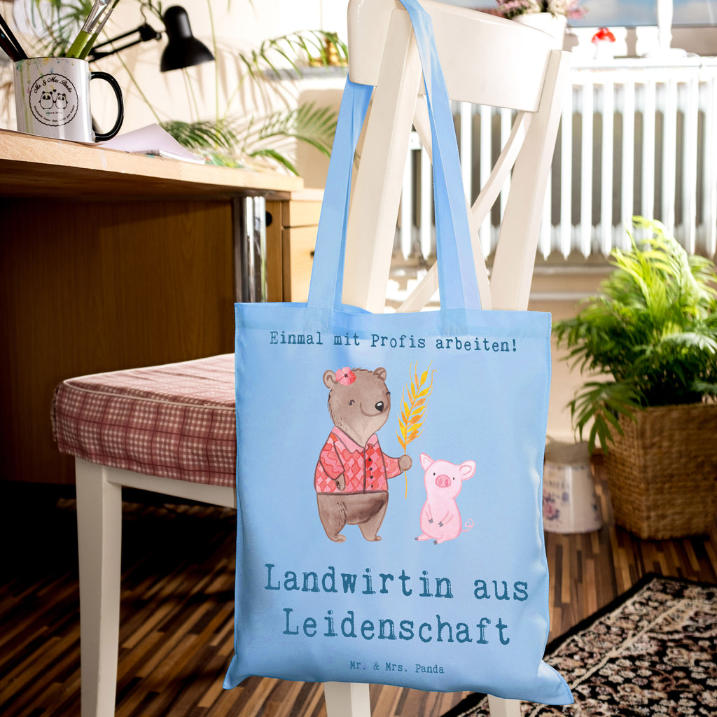 Tragetasche Landwirtin aus Leidenschaft Beuteltasche, Beutel, Einkaufstasche, Jutebeutel, Stoffbeutel, Tasche, Shopper, Umhängetasche, Strandtasche, Schultertasche, Stofftasche, Tragetasche, Badetasche, Jutetasche, Einkaufstüte, Laptoptasche, Beruf, Ausbildung, Jubiläum, Abschied, Rente, Kollege, Kollegin, Geschenk, Schenken, Arbeitskollege, Mitarbeiter, Firma, Danke, Dankeschön, Landwirtin, Bäuerin, Tierwirtin, Agronomin, Farmerin, Bauernhof