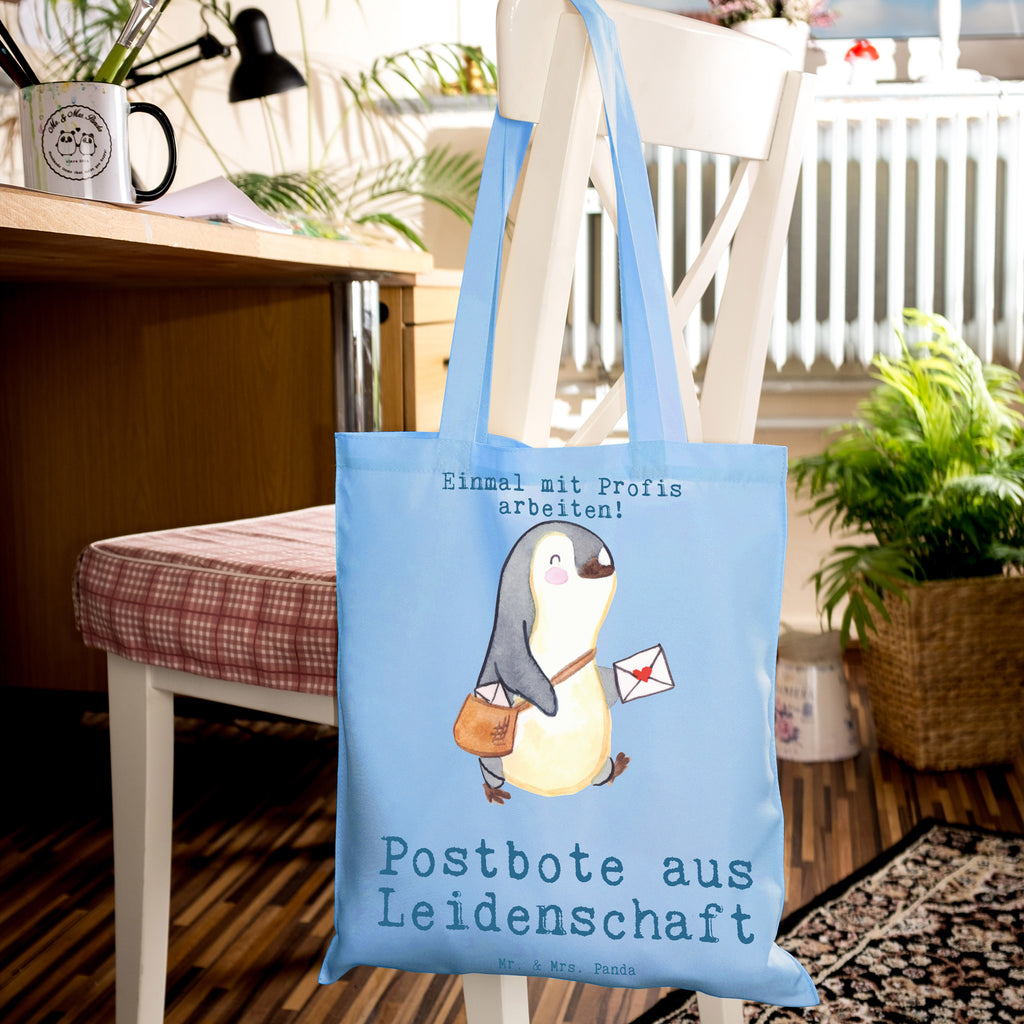 Tragetasche Postbote aus Leidenschaft Beuteltasche, Beutel, Einkaufstasche, Jutebeutel, Stoffbeutel, Tasche, Shopper, Umhängetasche, Strandtasche, Schultertasche, Stofftasche, Tragetasche, Badetasche, Jutetasche, Einkaufstüte, Laptoptasche, Beruf, Ausbildung, Jubiläum, Abschied, Rente, Kollege, Kollegin, Geschenk, Schenken, Arbeitskollege, Mitarbeiter, Firma, Danke, Dankeschön, Postbote, Briefzusteller, Briefträger, Postler