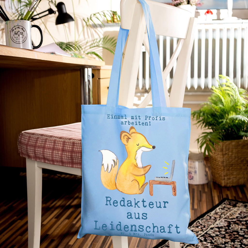 Tragetasche Redakteur aus Leidenschaft Beuteltasche, Beutel, Einkaufstasche, Jutebeutel, Stoffbeutel, Tasche, Shopper, Umhängetasche, Strandtasche, Schultertasche, Stofftasche, Tragetasche, Badetasche, Jutetasche, Einkaufstüte, Laptoptasche, Beruf, Ausbildung, Jubiläum, Abschied, Rente, Kollege, Kollegin, Geschenk, Schenken, Arbeitskollege, Mitarbeiter, Firma, Danke, Dankeschön, Online, Redakteur, Referent, Journalist