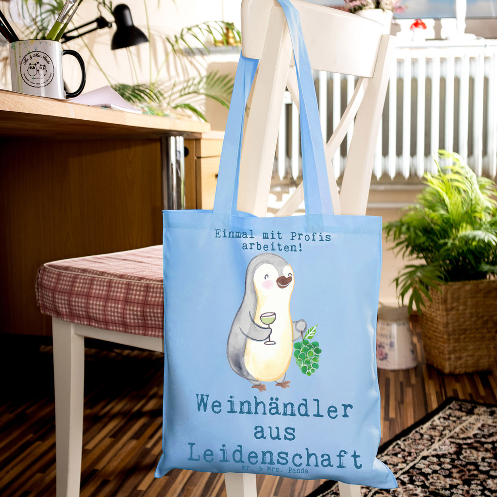 Tragetasche Weinhändler aus Leidenschaft Beuteltasche, Beutel, Einkaufstasche, Jutebeutel, Stoffbeutel, Tasche, Shopper, Umhängetasche, Strandtasche, Schultertasche, Stofftasche, Tragetasche, Badetasche, Jutetasche, Einkaufstüte, Laptoptasche, Beruf, Ausbildung, Jubiläum, Abschied, Rente, Kollege, Kollegin, Geschenk, Schenken, Arbeitskollege, Mitarbeiter, Firma, Danke, Dankeschön