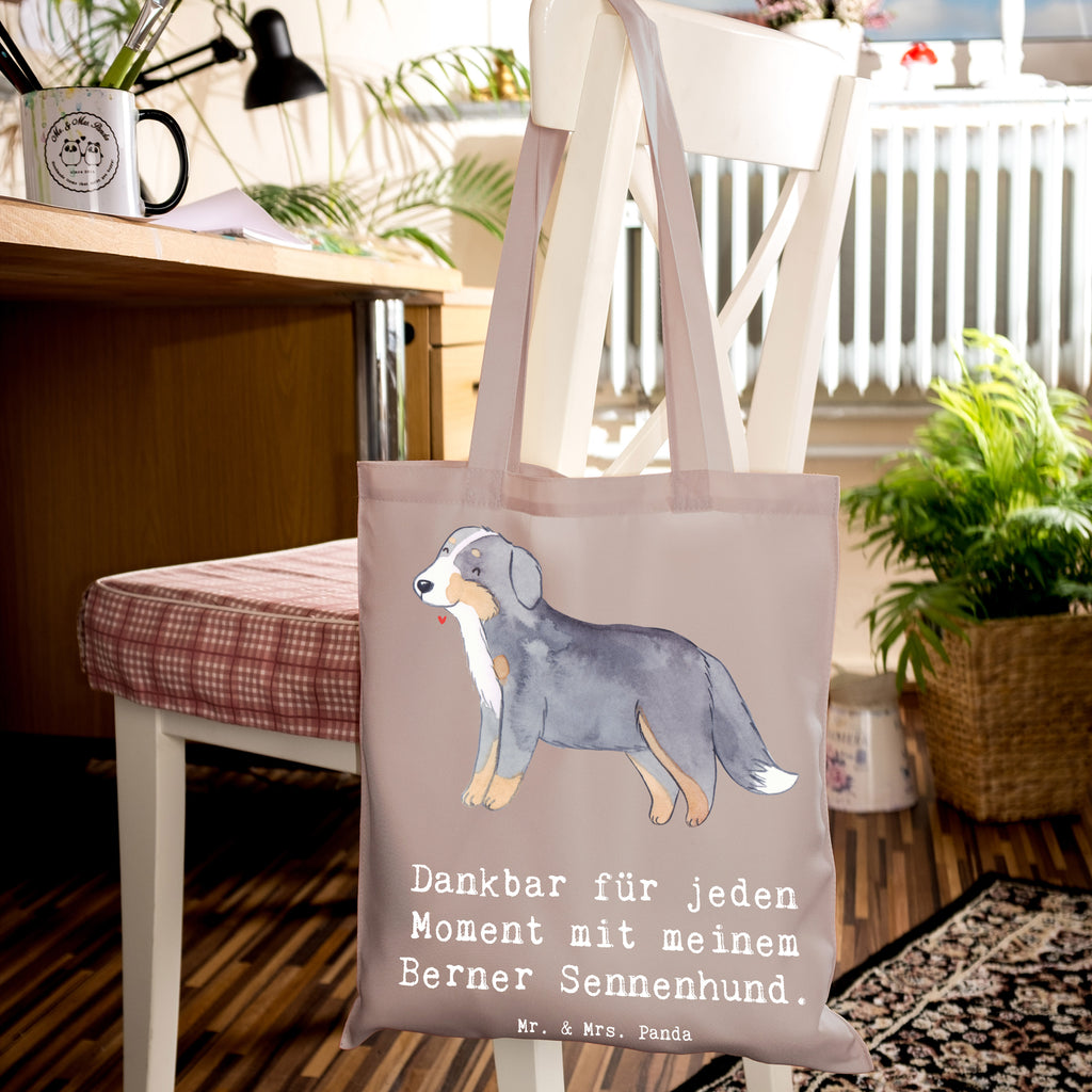 Tragetasche Berner Sennenhund Moment Beuteltasche, Beutel, Einkaufstasche, Jutebeutel, Stoffbeutel, Tasche, Shopper, Umhängetasche, Strandtasche, Schultertasche, Stofftasche, Tragetasche, Badetasche, Jutetasche, Einkaufstüte, Laptoptasche, Hund, Hunderasse, Rassehund, Hundebesitzer, Geschenk, Tierfreund, Schenken, Welpe, Dürrbächler, Berner Sennenhund