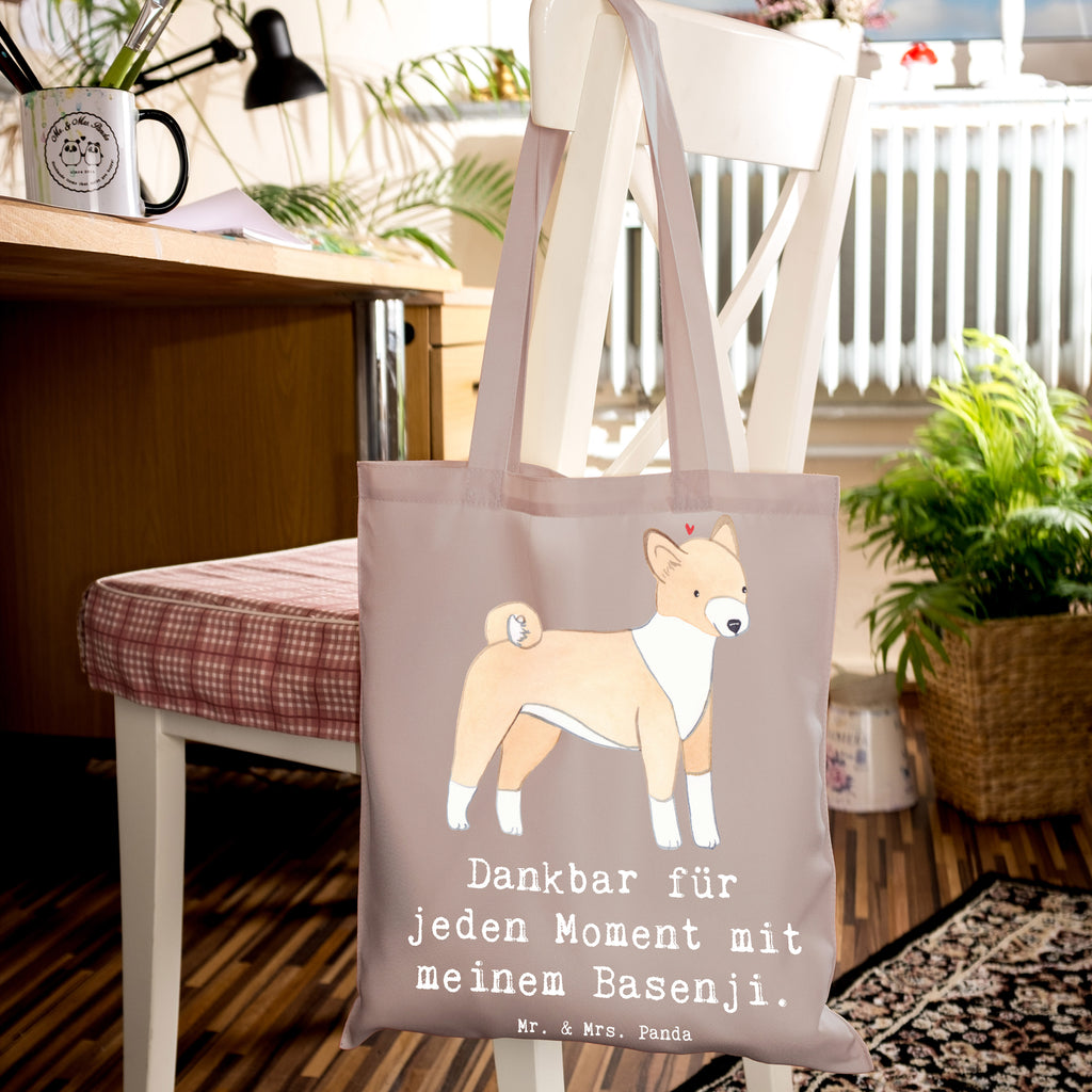 Tragetasche Basenji Moment Beuteltasche, Beutel, Einkaufstasche, Jutebeutel, Stoffbeutel, Tasche, Shopper, Umhängetasche, Strandtasche, Schultertasche, Stofftasche, Tragetasche, Badetasche, Jutetasche, Einkaufstüte, Laptoptasche, Hund, Hunderasse, Rassehund, Hundebesitzer, Geschenk, Tierfreund, Schenken, Welpe, Kongo-Terrier, Basenji