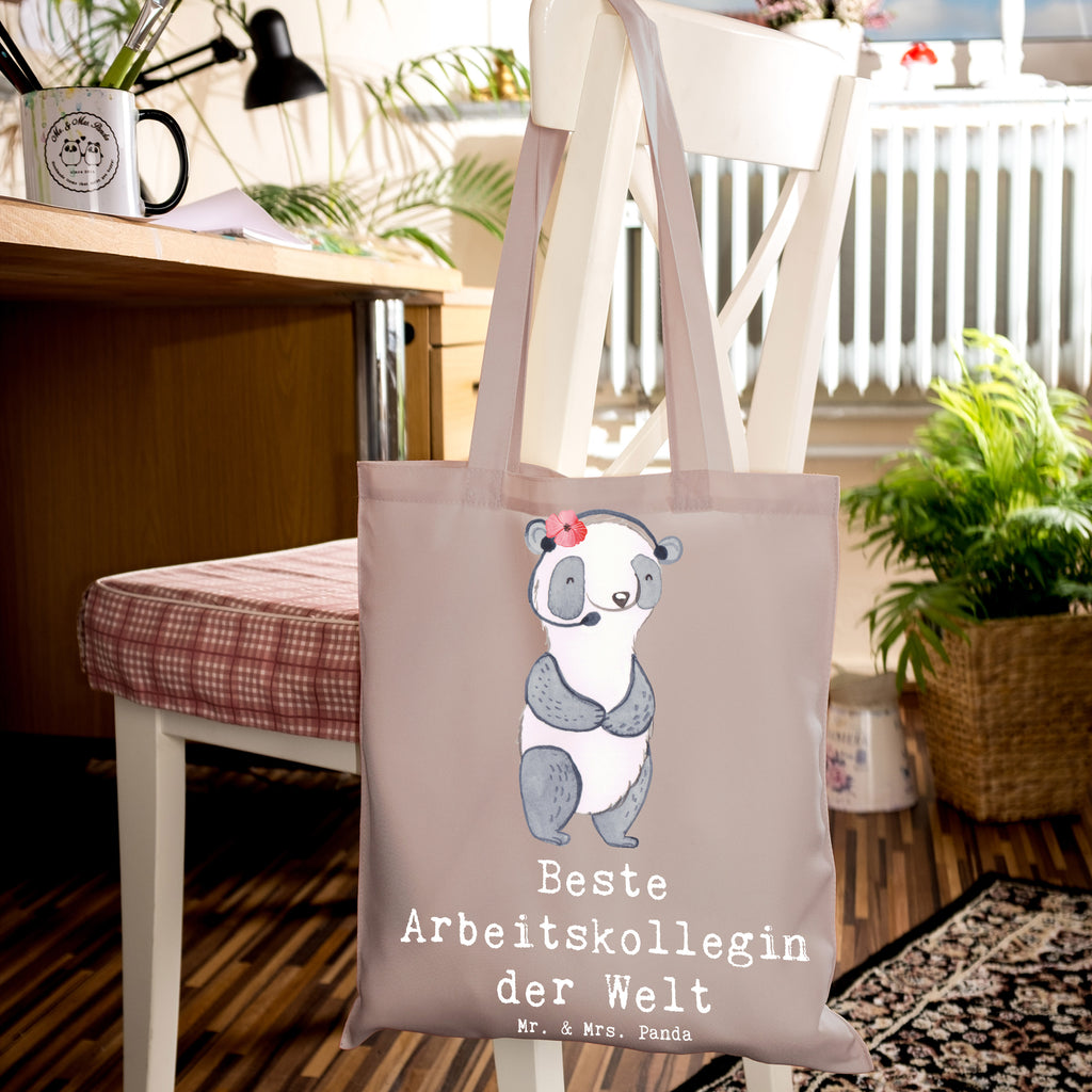 Tragetasche Panda Beste Arbeitskollegin der Welt Beuteltasche, Beutel, Einkaufstasche, Jutebeutel, Stoffbeutel, Tasche, Shopper, Umhängetasche, Strandtasche, Schultertasche, Stofftasche, Tragetasche, Badetasche, Jutetasche, Einkaufstüte, Laptoptasche, für, Dankeschön, Geschenk, Schenken, Geburtstag, Geburtstagsgeschenk, Geschenkidee, Danke, Bedanken, Mitbringsel, Freude machen, Geschenktipp, Arbeitskollegin, Kollegin, Freundin, Büro, Abschiedsgeschenk, Ruhestand, Arbeit, Mitarbeiterin, Berufsgenossin, Beruf