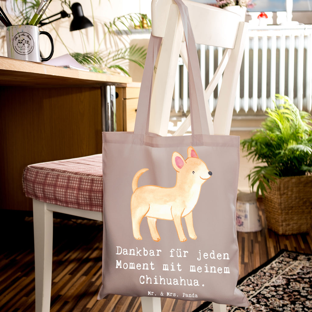 Tragetasche Chihuahua Moment Beuteltasche, Beutel, Einkaufstasche, Jutebeutel, Stoffbeutel, Tasche, Shopper, Umhängetasche, Strandtasche, Schultertasche, Stofftasche, Tragetasche, Badetasche, Jutetasche, Einkaufstüte, Laptoptasche, Hund, Hunderasse, Rassehund, Hundebesitzer, Geschenk, Tierfreund, Schenken, Welpe, Chihuahua