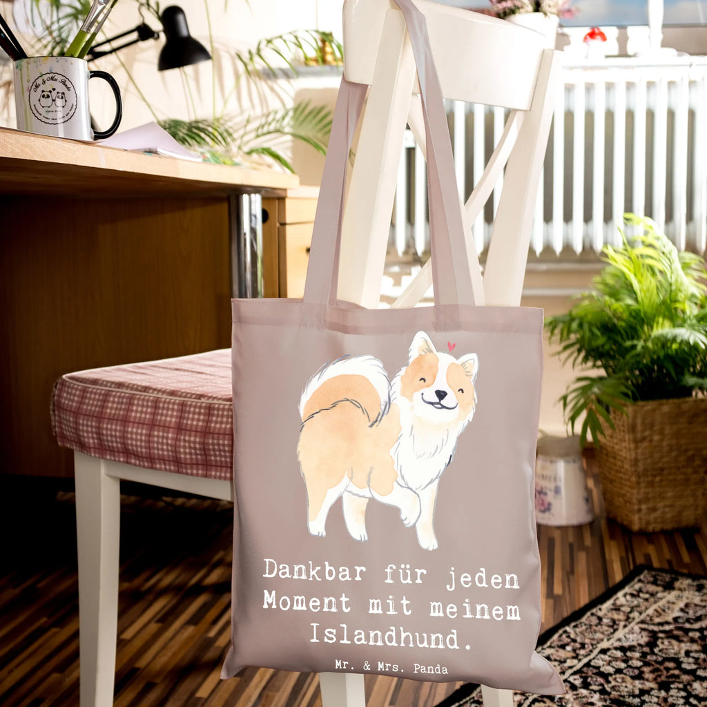 Tragetasche Islandhund Moment Beuteltasche, Beutel, Einkaufstasche, Jutebeutel, Stoffbeutel, Tasche, Shopper, Umhängetasche, Strandtasche, Schultertasche, Stofftasche, Tragetasche, Badetasche, Jutetasche, Einkaufstüte, Laptoptasche, Hund, Hunderasse, Rassehund, Hundebesitzer, Geschenk, Tierfreund, Schenken, Welpe, Islandhund, isländischer Schäferhund