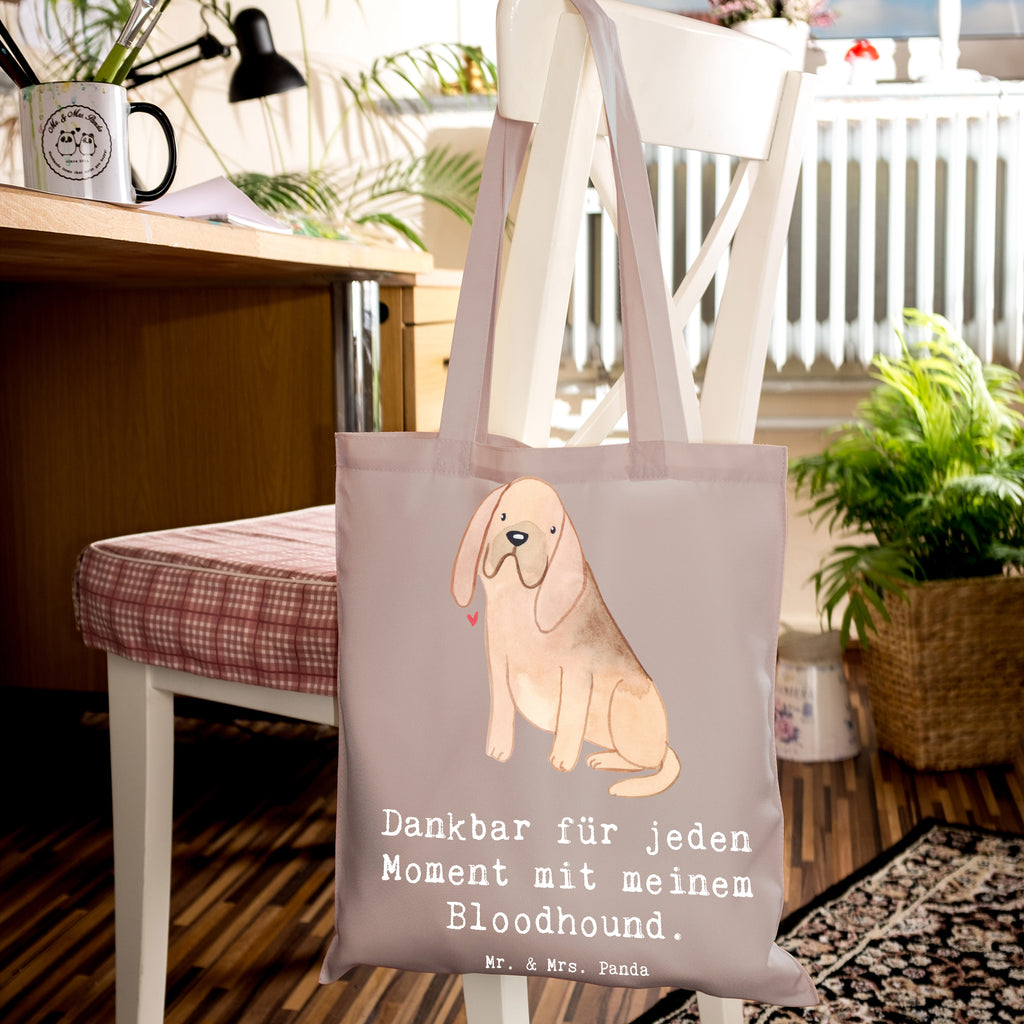 Tragetasche Bloodhound Moment Beuteltasche, Beutel, Einkaufstasche, Jutebeutel, Stoffbeutel, Tasche, Shopper, Umhängetasche, Strandtasche, Schultertasche, Stofftasche, Tragetasche, Badetasche, Jutetasche, Einkaufstüte, Laptoptasche, Hund, Hunderasse, Rassehund, Hundebesitzer, Geschenk, Tierfreund, Schenken, Welpe, Bluthund, Bloodhound, St. Hubertushund, Chien de Saint Hubert