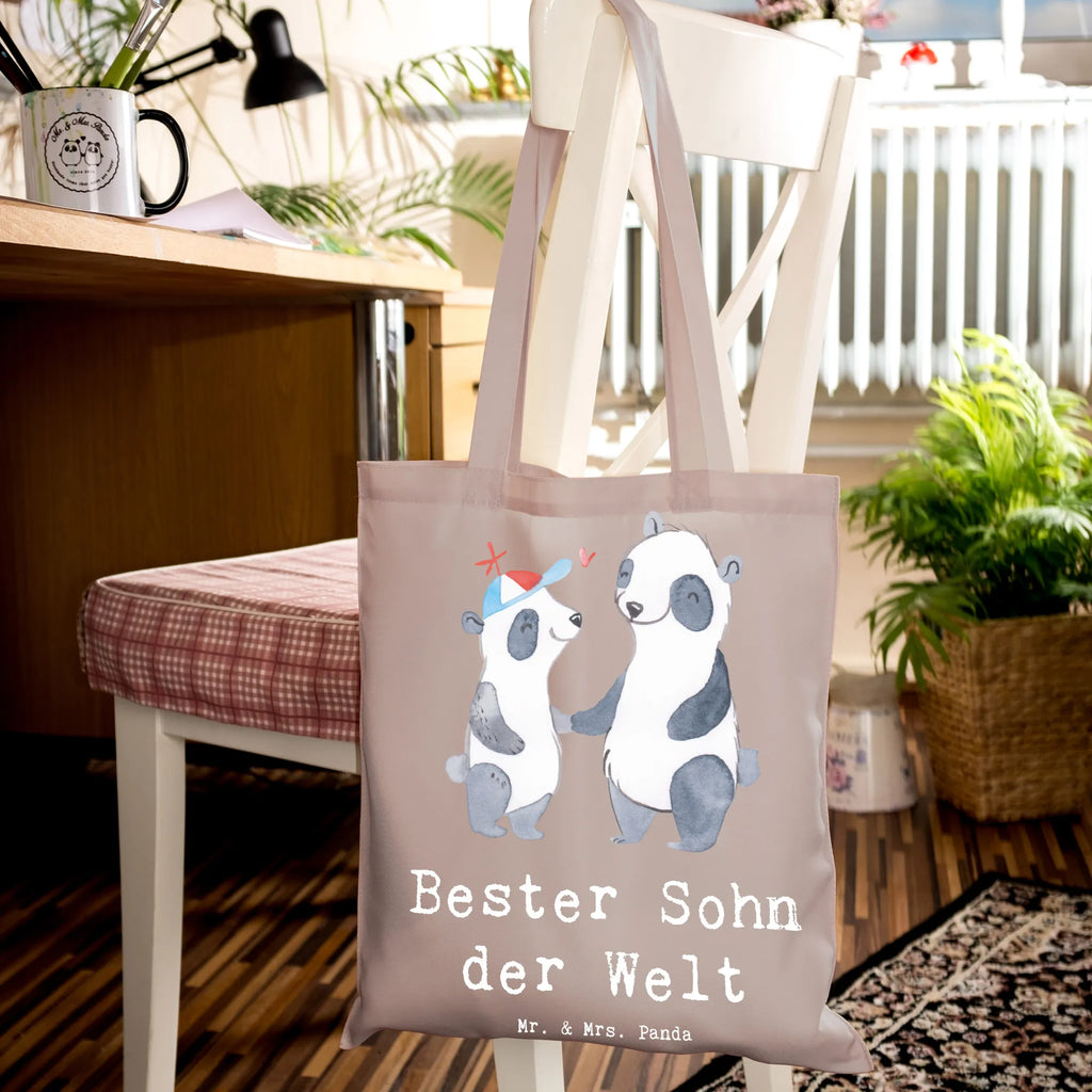 Tragetasche Panda Bester Sohn der Welt Beuteltasche, Beutel, Einkaufstasche, Jutebeutel, Stoffbeutel, Tasche, Shopper, Umhängetasche, Strandtasche, Schultertasche, Stofftasche, Tragetasche, Badetasche, Jutetasche, Einkaufstüte, Laptoptasche, für, Dankeschön, Geschenk, Schenken, Geburtstag, Geburtstagsgeschenk, Geschenkidee, Danke, Bedanken, Mitbringsel, Freude machen, Geschenktipp, Sohn, Sohnemann, Söhnchen, Bube, Bub, Nachwuchs, Nachkomme, Kind, Familie, Vater, Belohnung