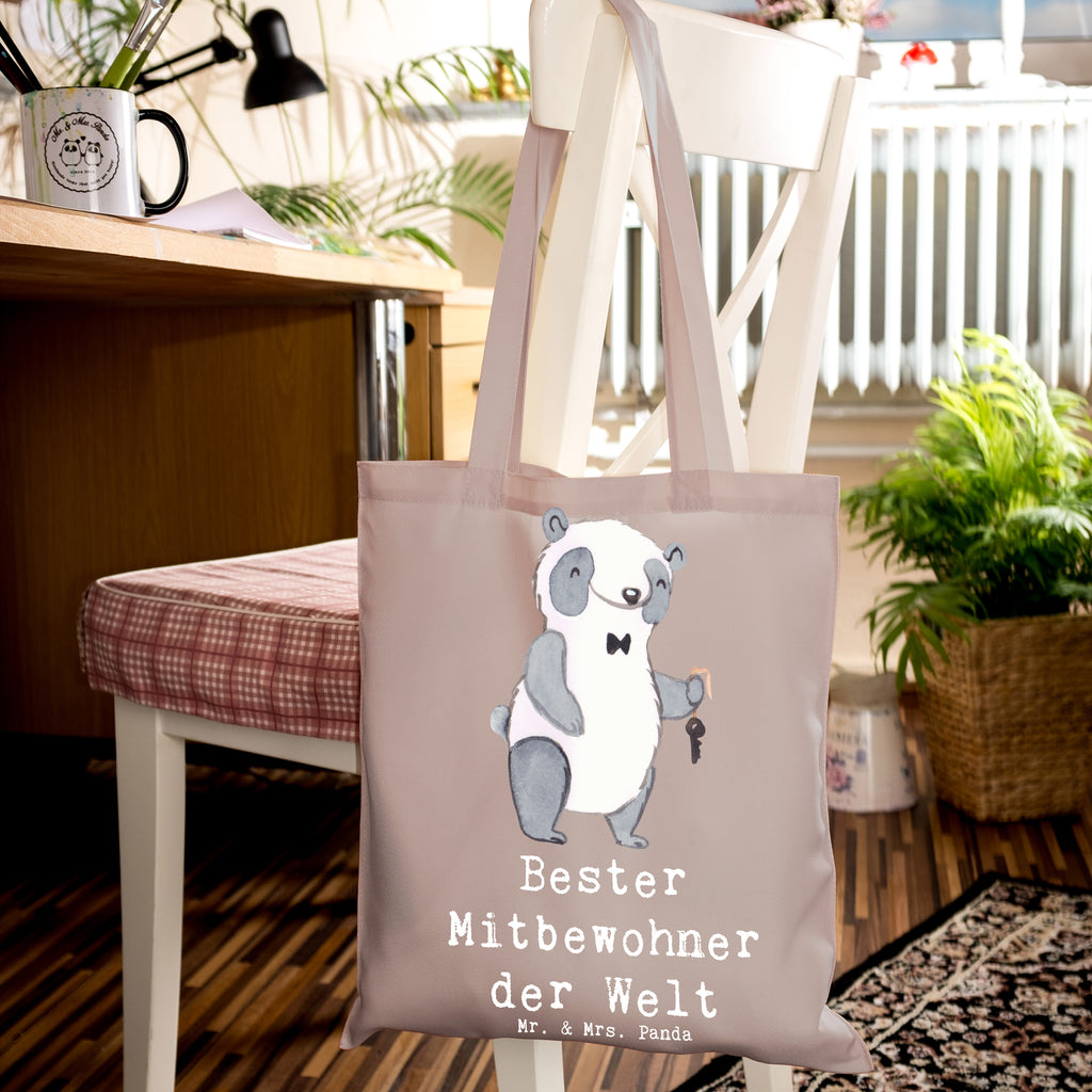 Tragetasche Panda Bester Mitbewohner der Welt Beuteltasche, Beutel, Einkaufstasche, Jutebeutel, Stoffbeutel, Tasche, Shopper, Umhängetasche, Strandtasche, Schultertasche, Stofftasche, Tragetasche, Badetasche, Jutetasche, Einkaufstüte, Laptoptasche, für, Dankeschön, Geschenk, Schenken, Geburtstag, Geburtstagsgeschenk, Geschenkidee, Danke, Bedanken, Mitbringsel, Freude machen, Geschenktipp, Mitbewohner, WG, Zimmernachbar, Wohngemeinschaft, WG-Bewohner, Zimmerkollege, Zimmergenosse, Stubenkamerad