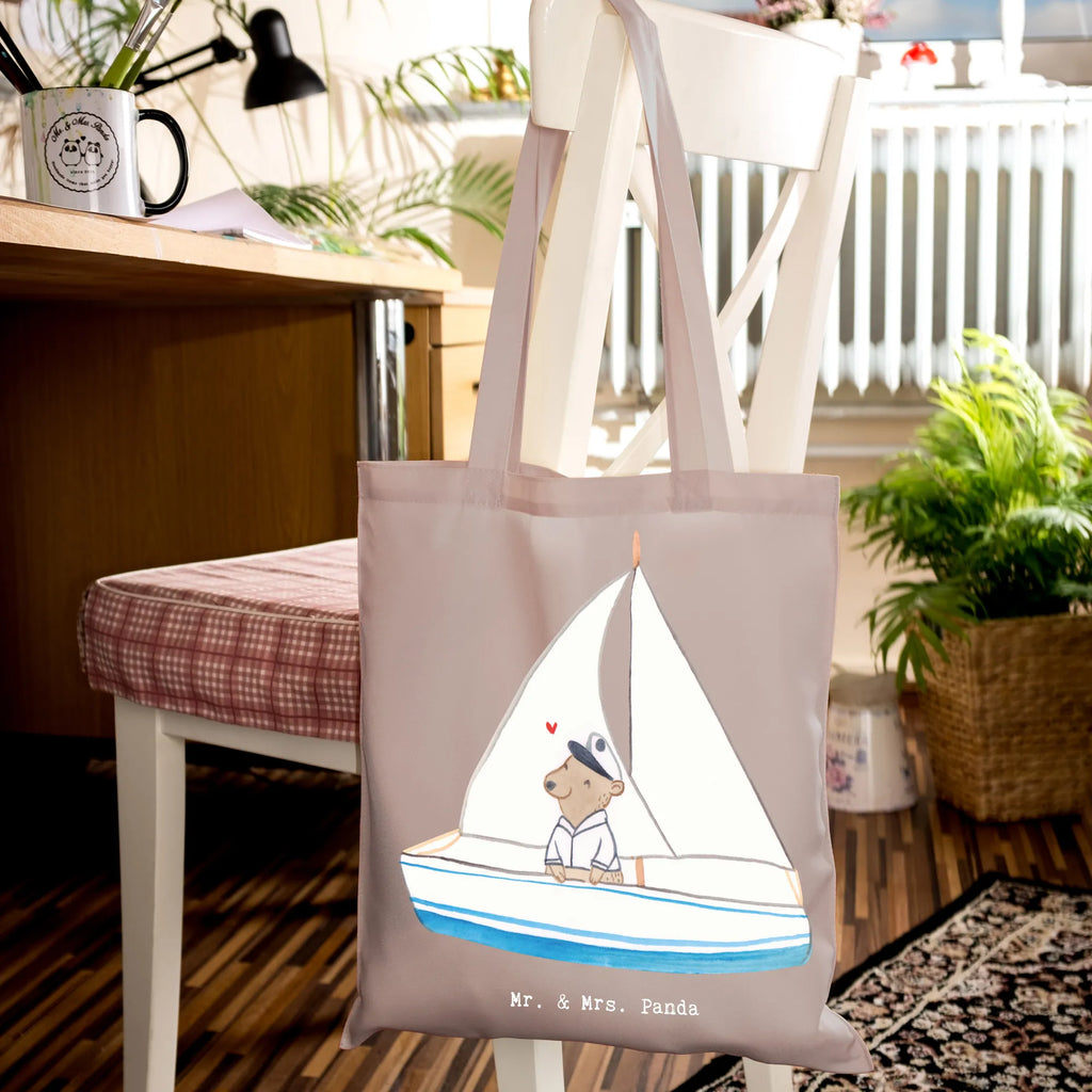 Tragetasche Bär Segeln Beuteltasche, Beutel, Einkaufstasche, Jutebeutel, Stoffbeutel, Tasche, Shopper, Umhängetasche, Strandtasche, Schultertasche, Stofftasche, Tragetasche, Badetasche, Jutetasche, Einkaufstüte, Laptoptasche, Geschenk, Sport, Sportart, Hobby, Schenken, Danke, Dankeschön, Auszeichnung, Gewinn, Sportler, segeln, Segeltörn, Segelboot, Segelschule, Yachtclub