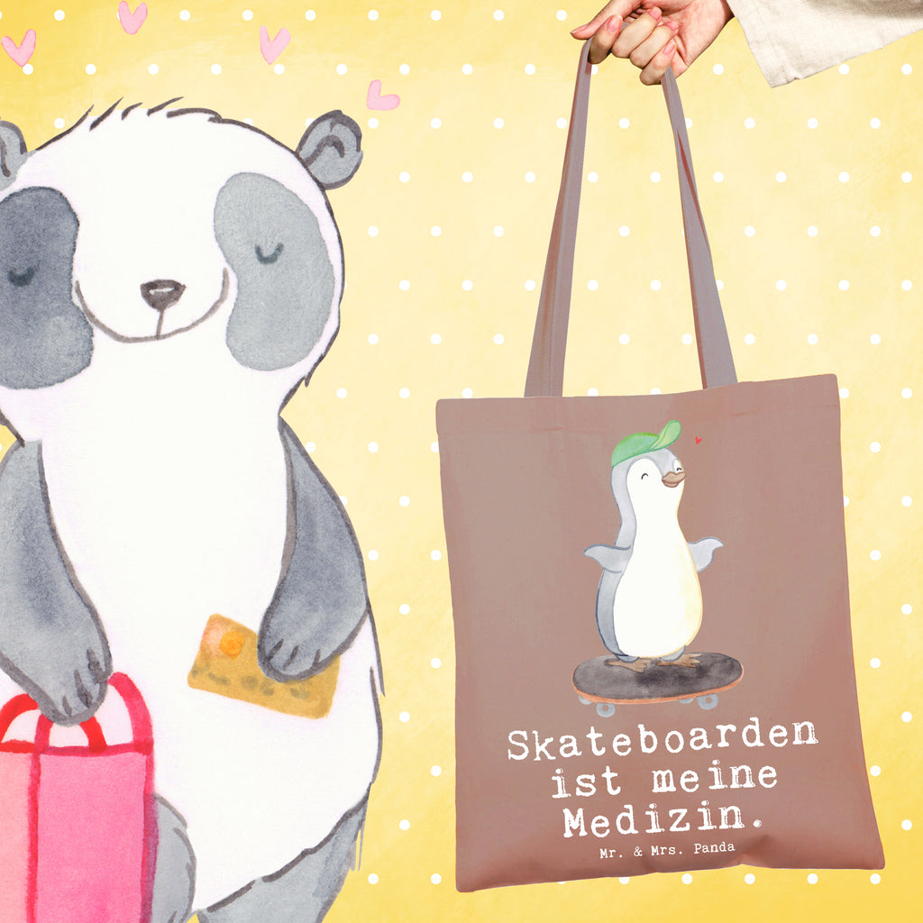 Tragetasche Pinguin Skateboarden Beuteltasche, Beutel, Einkaufstasche, Jutebeutel, Stoffbeutel, Tasche, Shopper, Umhängetasche, Strandtasche, Schultertasche, Stofftasche, Tragetasche, Badetasche, Jutetasche, Einkaufstüte, Laptoptasche, Geschenk, Sport, Sportart, Hobby, Schenken, Danke, Dankeschön, Auszeichnung, Gewinn, Sportler, Skateboarden, Skateboard fahren, Skaten, Skateboard, Skateplatz