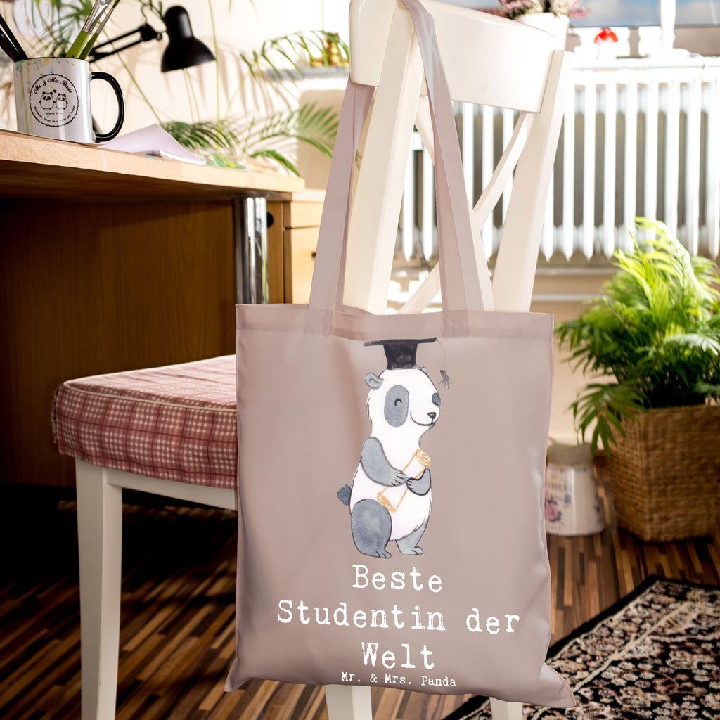 Tragetasche Panda Beste Studentin der Welt Beuteltasche, Beutel, Einkaufstasche, Jutebeutel, Stoffbeutel, Tasche, Shopper, Umhängetasche, Strandtasche, Schultertasche, Stofftasche, Tragetasche, Badetasche, Jutetasche, Einkaufstüte, Laptoptasche, für, Dankeschön, Geschenk, Schenken, Geburtstag, Geburtstagsgeschenk, Geschenkidee, Danke, Bedanken, Mitbringsel, Freude machen, Geschenktipp, Studentin, Studium, Tochter, Spaß, Musterschülerin, lustig, Studienabschluss, witzig, Universität, Abschluss, Alumni, Uni, Studenten, Hochschule