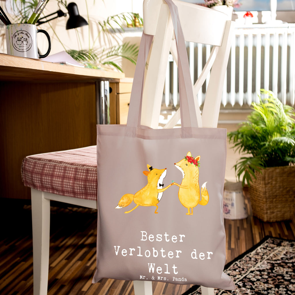 Tragetasche Fuchs Bester Verlobter der Welt Beuteltasche, Beutel, Einkaufstasche, Jutebeutel, Stoffbeutel, Tasche, Shopper, Umhängetasche, Strandtasche, Schultertasche, Stofftasche, Tragetasche, Badetasche, Jutetasche, Einkaufstüte, Laptoptasche, für, Dankeschön, Geschenk, Schenken, Geburtstag, Geburtstagsgeschenk, Geschenkidee, Danke, Bedanken, Mitbringsel, Freude machen, Geschenktipp, Verlobter, Verloben, Verlobung, Traummann, Mann, Freund, Ehemann, Zukünftiger, Hochzeit, Ehe