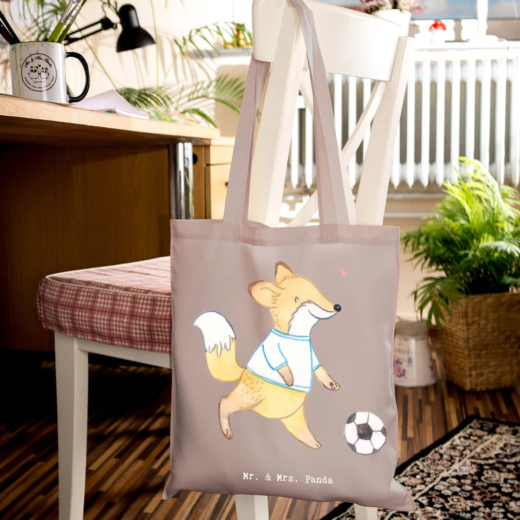 Tragetasche Fuchs Fußball spielen Beuteltasche, Beutel, Einkaufstasche, Jutebeutel, Stoffbeutel, Tasche, Shopper, Umhängetasche, Strandtasche, Schultertasche, Stofftasche, Tragetasche, Badetasche, Jutetasche, Einkaufstüte, Laptoptasche, Geschenk, Sport, Sportart, Hobby, Schenken, Danke, Dankeschön, Auszeichnung, Gewinn, Sportler, Fußball spielen, Fußballtraining, Fußballverein, Fußballmannschaft, Fußball Turnier, Punktspiele, Fußball