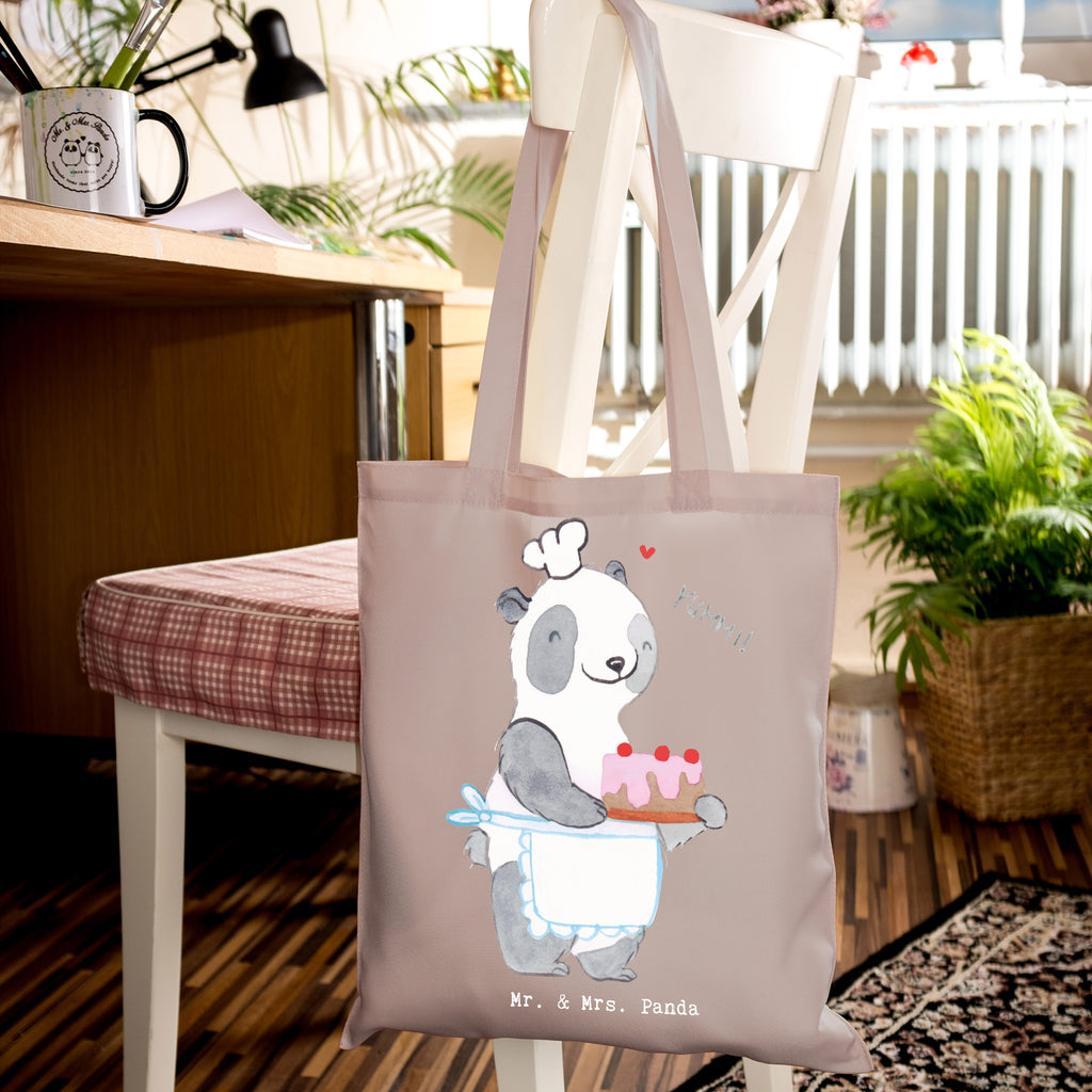 Tragetasche Panda Backen Beuteltasche, Beutel, Einkaufstasche, Jutebeutel, Stoffbeutel, Tasche, Shopper, Umhängetasche, Strandtasche, Schultertasche, Stofftasche, Tragetasche, Badetasche, Jutetasche, Einkaufstüte, Laptoptasche, Geschenk, Sport, Sportart, Hobby, Schenken, Danke, Dankeschön, Auszeichnung, Gewinn, Sportler, backen, Hobbybäcker, Kuchen backen