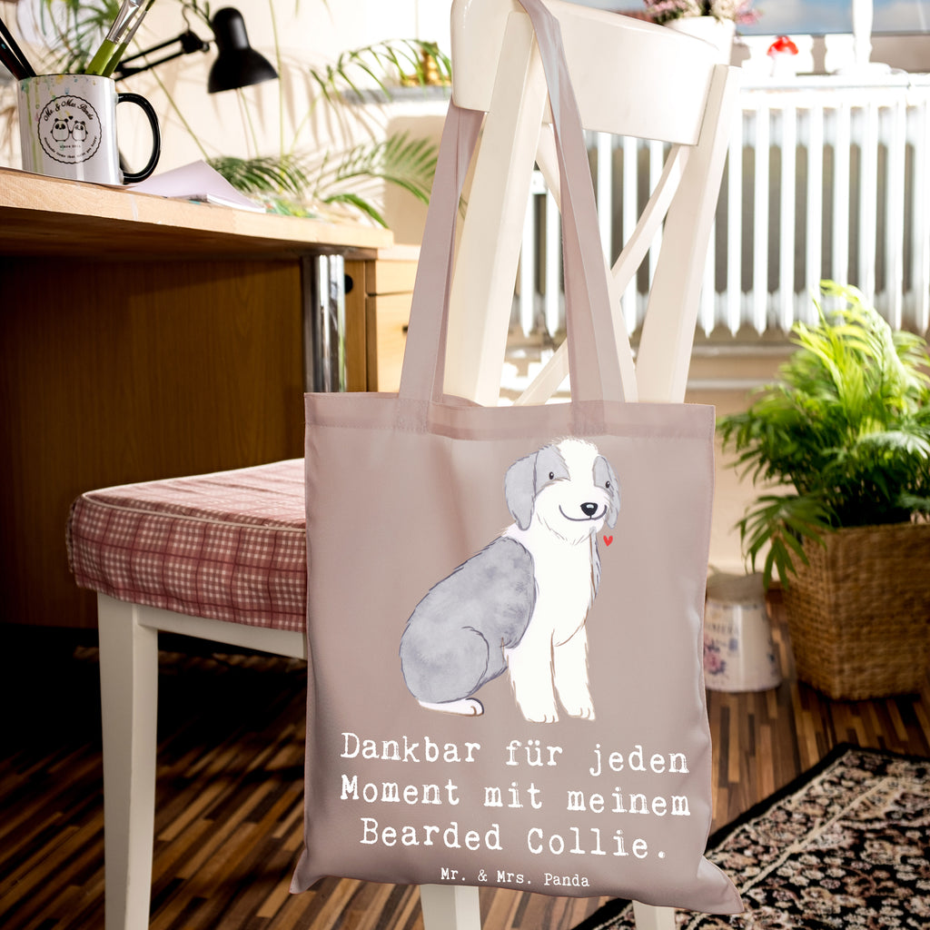 Tragetasche Bearded Collie Moment Beuteltasche, Beutel, Einkaufstasche, Jutebeutel, Stoffbeutel, Tasche, Shopper, Umhängetasche, Strandtasche, Schultertasche, Stofftasche, Tragetasche, Badetasche, Jutetasche, Einkaufstüte, Laptoptasche, Hund, Hunderasse, Rassehund, Hundebesitzer, Geschenk, Tierfreund, Schenken, Welpe, Bearded Collie, britischer Hütehund