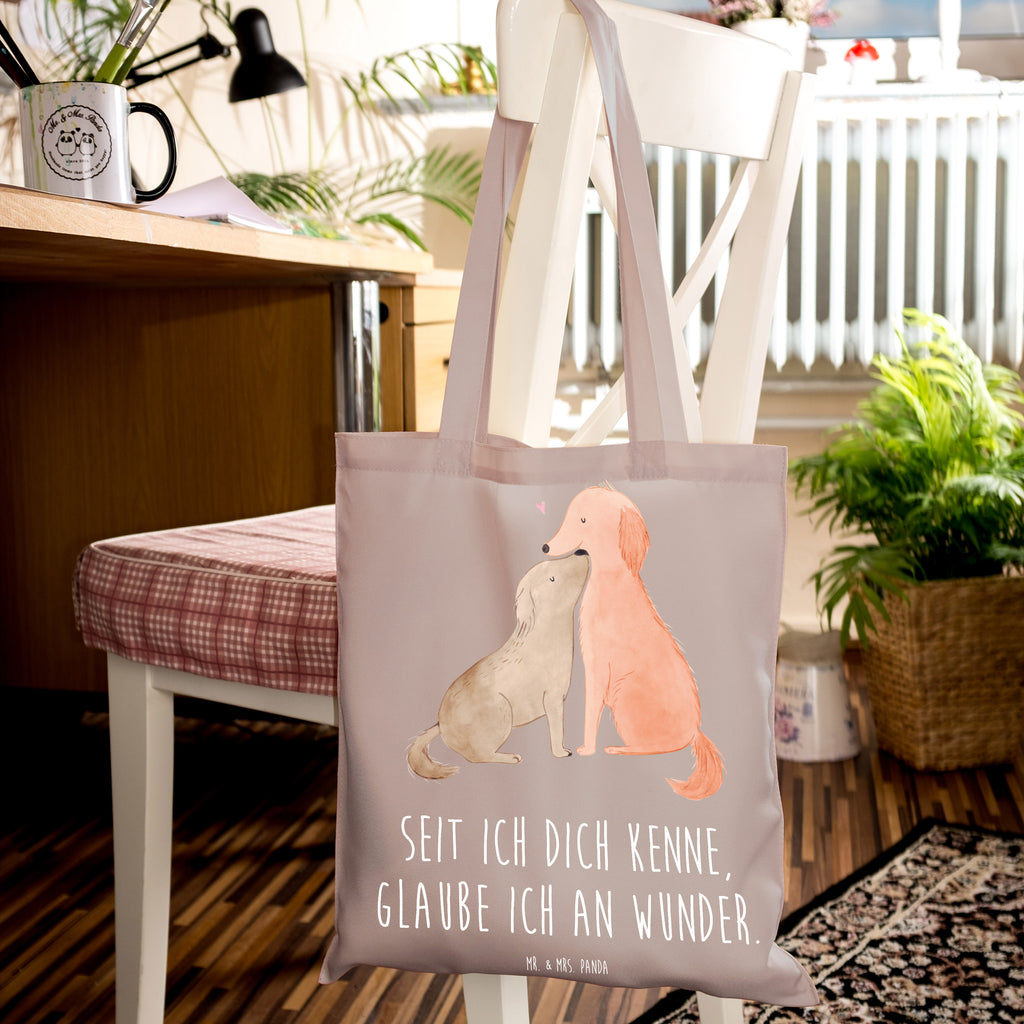 Tragetasche Hunde Liebe Beuteltasche, Beutel, Einkaufstasche, Jutebeutel, Stoffbeutel, Tasche, Shopper, Umhängetasche, Strandtasche, Schultertasche, Stofftasche, Tragetasche, Badetasche, Jutetasche, Einkaufstüte, Laptoptasche, Hund, Hundemotiv, Haustier, Hunderasse, Tierliebhaber, Hundebesitzer, Sprüche, Liebe, Hund. Hunde, Kuss, Vertrauen, Kuscheln, Herz