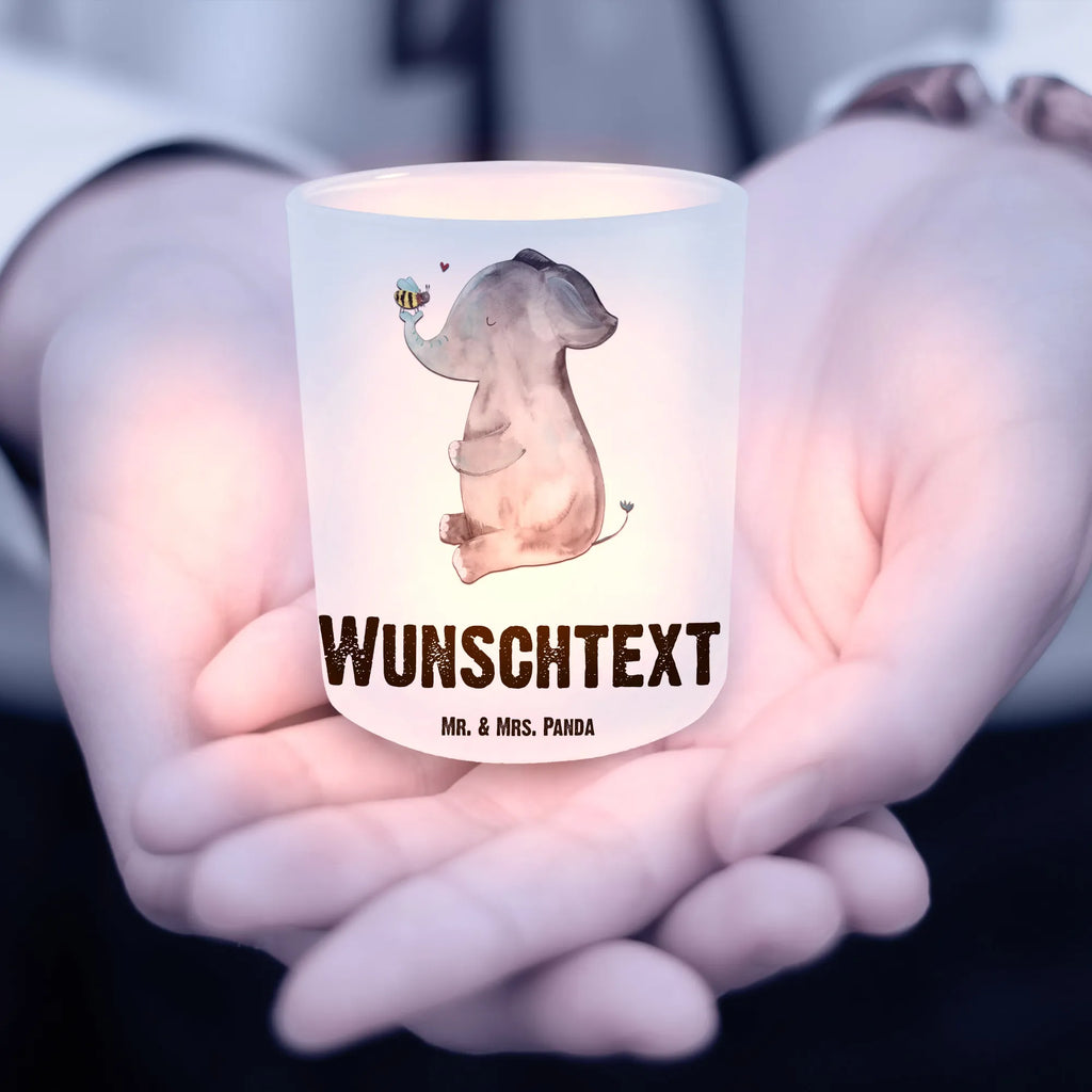 Personalisiertes Windlicht Elefant Biene Personalisiertes Windlicht, Personalisiertes Windlicht Glas, Personalisiertes Teelichtglas, Personalisierter Teelichthalter, Personalisiertes Kerzenglas, Personalisierte Kerze, Personalisiertes Teelicht, Windlicht mit Namen, Windlicht Glas mit Namen, Teelichtglas mit Namen, Teelichthalter mit Namen, Teelichter mit Namen, Kerzenglas mit Namen, Kerze mit Namen, Teelicht mit Namen, Namenspersonalisierung, Name, selbst gestalten, Wunschtext, Bedrucken, Tiermotive, Gute Laune, lustige Sprüche, Tiere, Elefant, Biene, Liebe, Liebesbeweis, Jahrestag, Liebesgeschenk, Heiratsantrag, Hochzeitsgeschenk, Liebesspruch