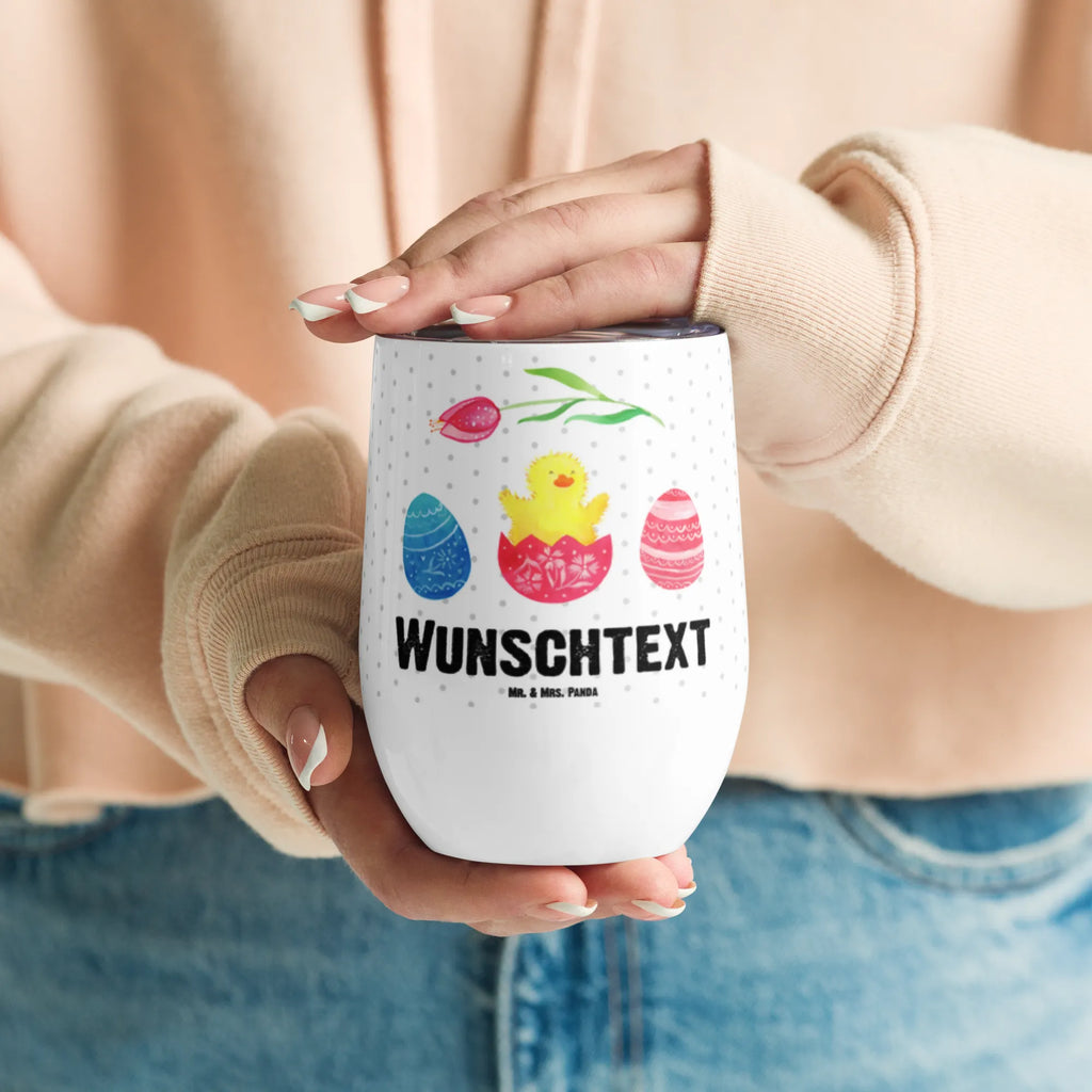 Personalisierter Weinbecher Küken geschlüpft Personalisierter Weinbecher, Personalisierter Glühwein Becher, Heißgetränke, Personalisierter Trinkbecher, Personalisierter Weinkelch, Personalisiertes Weingläser, hochwertiger Weinbecher, Weinbecher Reisen, Weinbecher unterwegs, Personalisertes Sommerglas, mit Namen, Wunschtext, Personalisierung, selbst bedrucken, Personalisiertes Weinglas, Ostern, Osterhase, Ostergeschenke, Osternest, Osterdeko, Geschenke zu Ostern, Ostern Geschenk, Ostergeschenke Kinder, Ostern Kinder, Küken, Osterei, Ostereier, Ei, Frühlingsgefühle, Freude, Grüße, liebe Grüße, Frohe Ostern, Ostergrüße