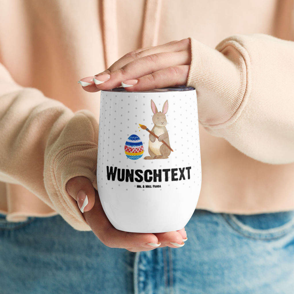 Personalisierter Weinbecher Hase Eiermalen Personalisierter Weinbecher, Personalisierter Glühwein Becher, Heißgetränke, Personalisierter Trinkbecher, Personalisierter Weinkelch, Personalisiertes Weingläser, hochwertiger Weinbecher, Weinbecher Reisen, Weinbecher unterwegs, Personalisertes Sommerglas, mit Namen, Wunschtext, Personalisierung, selbst bedrucken, Personalisiertes Weinglas, Ostern, Osterhase, Ostergeschenke, Osternest, Osterdeko, Geschenke zu Ostern, Ostern Geschenk, Ostergeschenke Kinder, Ostern Kinder, Frohe Ostern, Ostergrüße, Osterblume, Osterei, bemalte Ostereier, Hase, Kaninchen, Eiermalen