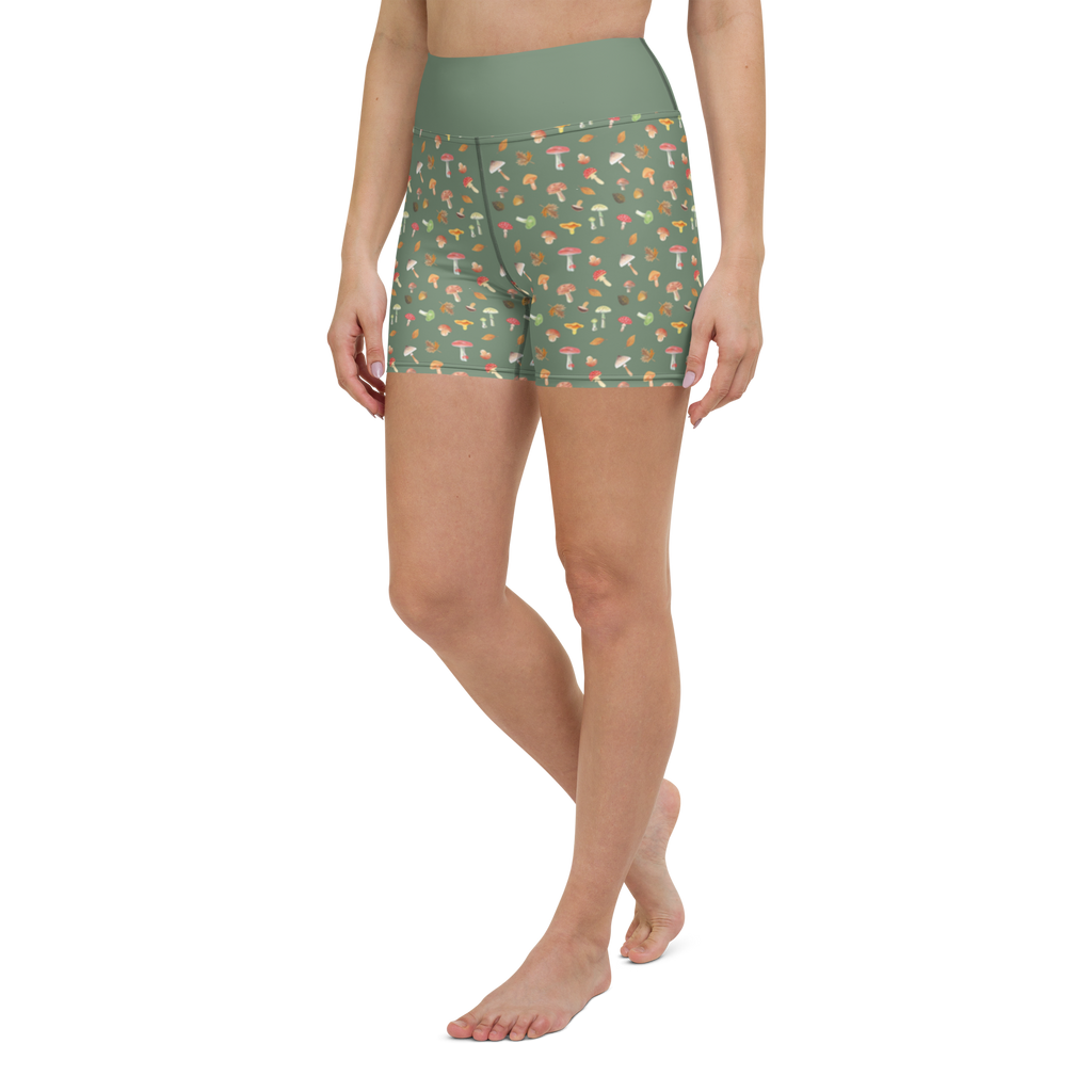 Yoga Shorts Pilz Wald Muster Yoga Shorts, Yogashorts, Sporthose, Sportshorts, Fitnesshose, Sportshorts Damen, Yoga Shorts Damen, Yogabekleidung, Sportbekleidung, Pilz Muster, Laub Muster, Wald, Pilze