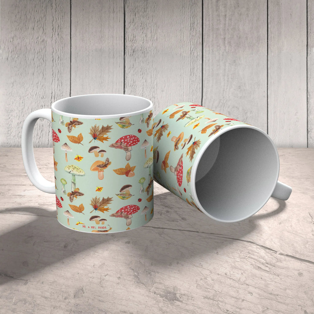 Tasse Herbst Pilze Muster Tasse, Kaffeetasse, Teetasse, Becher, Kaffeebecher, Teebecher, Keramiktasse, Porzellantasse, Büro Tasse, Geschenk Tasse, Tasse Sprüche, Tasse Motive, Kaffeetassen, Tasse bedrucken, Designer Tasse, Cappuccino Tassen, Schöne Teetassen, Schmetterlings Muster, Pilz Muster, Wald, Herbstwald, Pilze