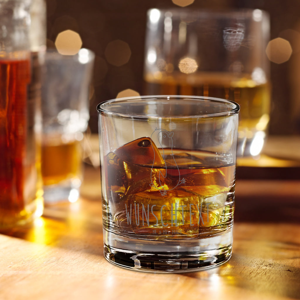 Personalisiertes Whiskey Glas Pinguin marschierend Whiskeylgas, Whiskey Glas, Whiskey Glas mit Gravur, Whiskeyglas mit Spruch, Whiskey Glas mit Sprüchen, Pinguin, Pinguine, Frühaufsteher, Langschläfer, Bruder, Schwester, Familie