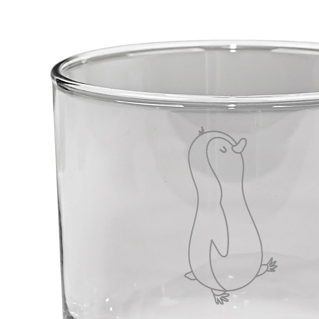 Personalisiertes Whiskey Glas Pinguin marschierend Whiskeylgas, Whiskey Glas, Whiskey Glas mit Gravur, Whiskeyglas mit Spruch, Whiskey Glas mit Sprüchen, Pinguin, Pinguine, Frühaufsteher, Langschläfer, Bruder, Schwester, Familie