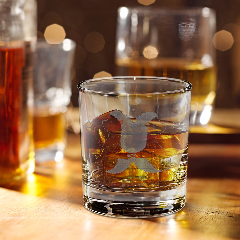 Whiskey Glas Igel händchenhaltend Whiskeylgas, Whiskey Glas, Whiskey Glas mit Gravur, Whiskeyglas mit Spruch, Whiskey Glas mit Sprüchen, Whiskygläser, Whisky Gläser, Whiskey Tumbler, Whiskyglas mit Gravur, Gravur Whiskyglas, Edle Whiskygläser, Liebe, Partner, Freund, Freundin, Ehemann, Ehefrau, Heiraten, Verlobung, Heiratsantrag, Liebesgeschenk, Jahrestag, Hocheitstag, Igel, Igelliebe, Hand in Hand, Liebesbeweis, große Liebe, Liebesbotschaft, Hochzeit, Lieblingsmensch, Gemeinsamkeit, Love, Geschenk für zwei