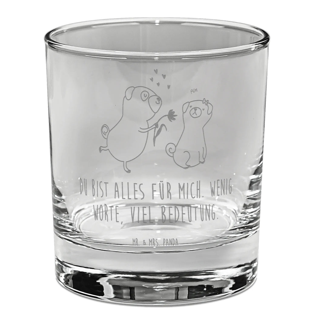 Whiskey Glas Mops verliebt Whiskeylgas, Whiskey Glas, Whiskey Glas mit Gravur, Whiskeyglas mit Spruch, Whiskey Glas mit Sprüchen, Whiskygläser, Whisky Gläser, Whiskey Tumbler, Whiskyglas mit Gravur, Gravur Whiskyglas, Edle Whiskygläser, Hund, Hundemotiv, Haustier, Hunderasse, Tierliebhaber, Hundebesitzer, Sprüche, Mops, Möpse, Hundeliebe, verliebt, Liebe, Liebesspruch. Verlobt, Geschenk Freund, Partner