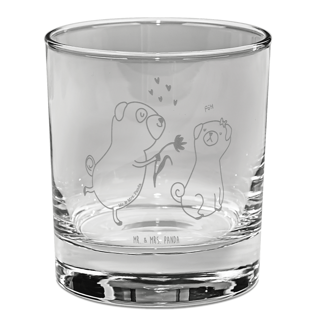 Whiskey Glas Mops verliebt Whiskeylgas, Whiskey Glas, Whiskey Glas mit Gravur, Whiskeyglas mit Spruch, Whiskey Glas mit Sprüchen, Whiskygläser, Whisky Gläser, Whiskey Tumbler, Whiskyglas mit Gravur, Gravur Whiskyglas, Edle Whiskygläser, Hund, Hundemotiv, Haustier, Hunderasse, Tierliebhaber, Hundebesitzer, Sprüche, Mops, Möpse, Hundeliebe, verliebt, Liebe, Liebesspruch. Verlobt, Geschenk Freund, Partner