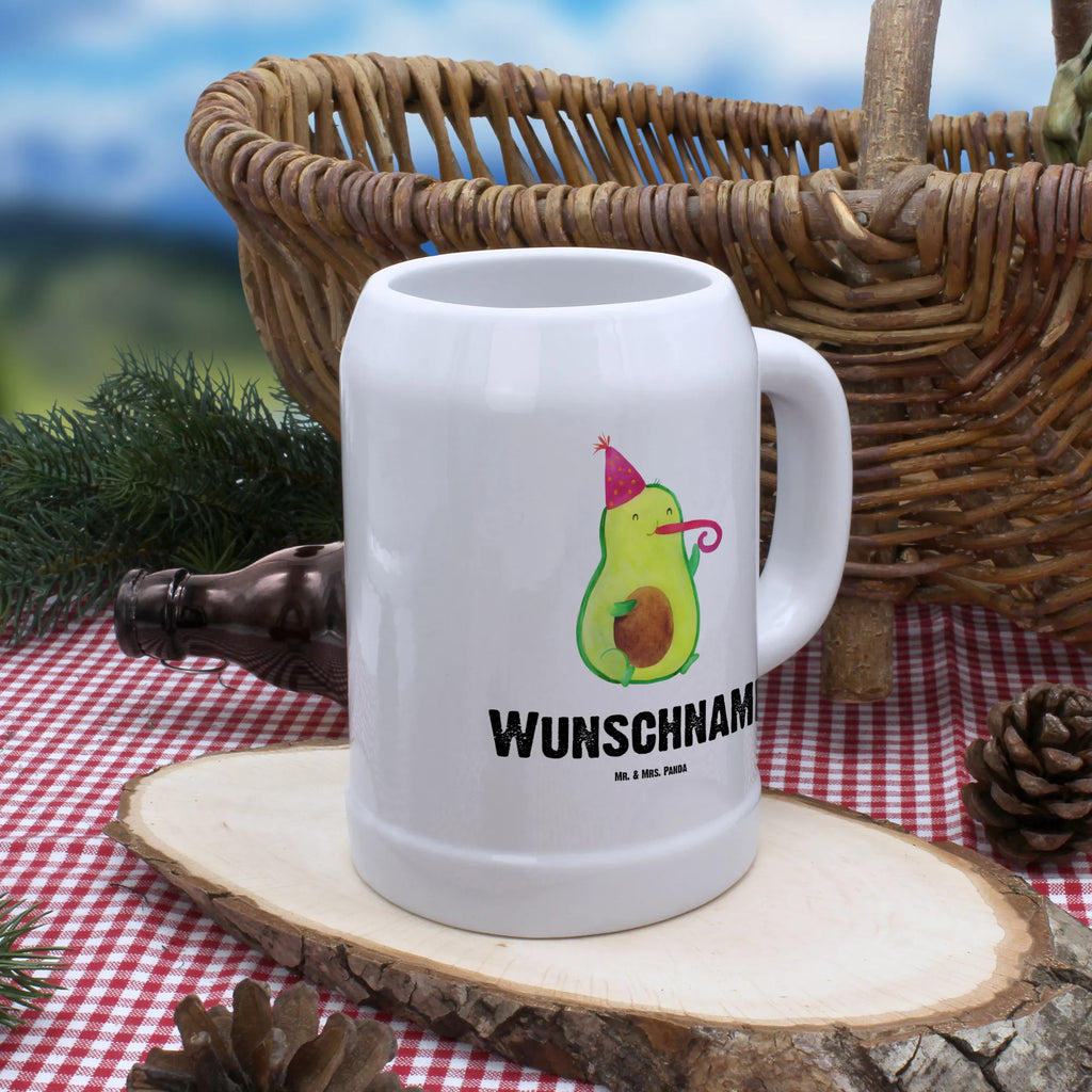 Personalisierter Bierkrug Avocado Feier Bierkrug mit Namen, Bierkrug personalisieren, Bierglas mit Namen, Personalisierung, Bedrucken, Avocado, Veggie, Vegan, Gesund, Party, Feierlichkeit, Feier, Fete, Geburtstag, Gute Laune, Tröte