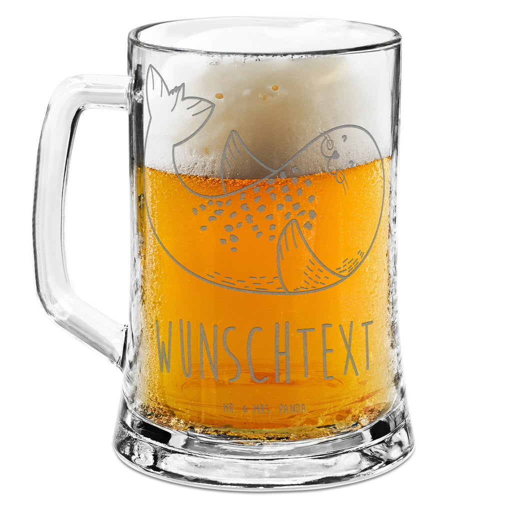 Personalisierter Gravur Bierkrug Robbe Liegen Personalisierter Bierkrug, Personalisierter Bier Krug, Personalisiertes Bierkrug Glas, Bierkrug mit Namen, Bier Krug mit Namen, Bierkrug Glas mit Namen, Vatertag, Wunschtext, Wunschname, Personalisierbar, Selbst gestalten, Tiermotive, Gute Laune, lustige Sprüche, Tiere, Robbe, Robben, Seehund, Strand, Meerestier, Ostsee, Nordsee, Lachen, Freude