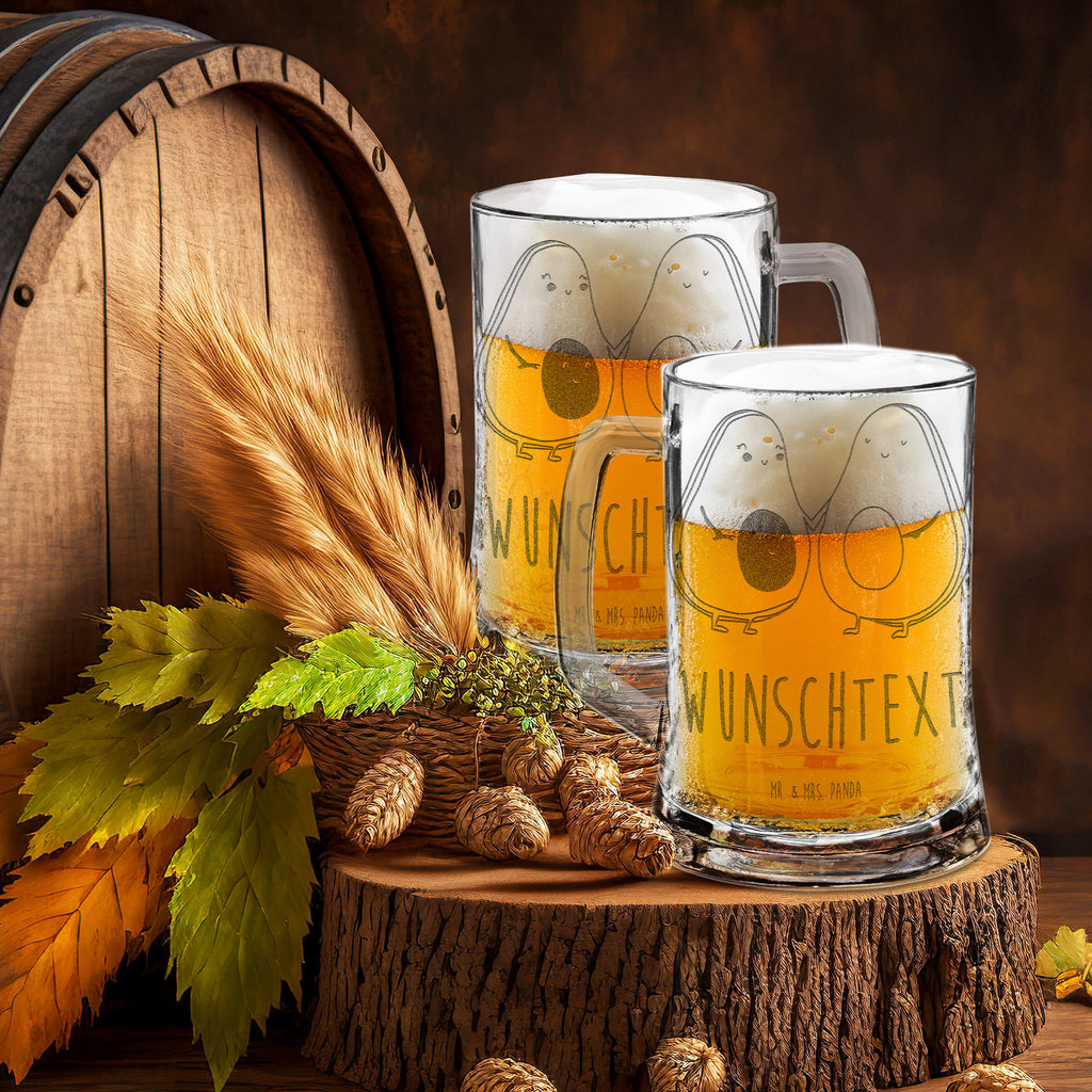 Personalisierter Gravur Bierkrug Avocado Pärchen Personalisierter Bierkrug, Personalisierter Bier Krug, Personalisiertes Bierkrug Glas, Bierkrug mit Namen, Bier Krug mit Namen, Bierkrug Glas mit Namen, Vatertag, Wunschtext, Wunschname, Personalisierbar, Selbst gestalten, Avocado, Veggie, Vegan, Gesund, Avocuddle, Liebe, Schwangerschaft, Familie, Babyshower, Babyparty, Hochzeit, Kinder, Avocados, Geburt