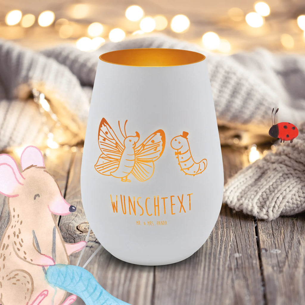 Gold Windlicht Personalisiert Raupe Schmetterling Personalisiertes Windlicht, Personalisiertes Teelicht, Personalisiertes Graviertes Windlicht, Personalisiertes Windlicht Gravur, Personalisierte Kerze, Personalisiertes Windlicht aus Glas, Personalisiertes Teelicht aus Glas, Personalisiertes Windlicht mit Namen, Teelicht mit Namen, Graviertes Windlicht mit Namen, Windlicht Gravur mit Namen, Kerze mit Namen, Windlicht aus Glas mit Namen, Teelicht aus Glas mit Namen, Wunschtext, Personalisierbar, Selbst gestalten, Tiermotive, Gute Laune, lustige Sprüche, Tiere, Raupe, Schmetterling, Zitronenfalter, Entwicklung, Erwachsen werden, Kokon, Hut, Hütchen, Schönheit, Aufwachsen