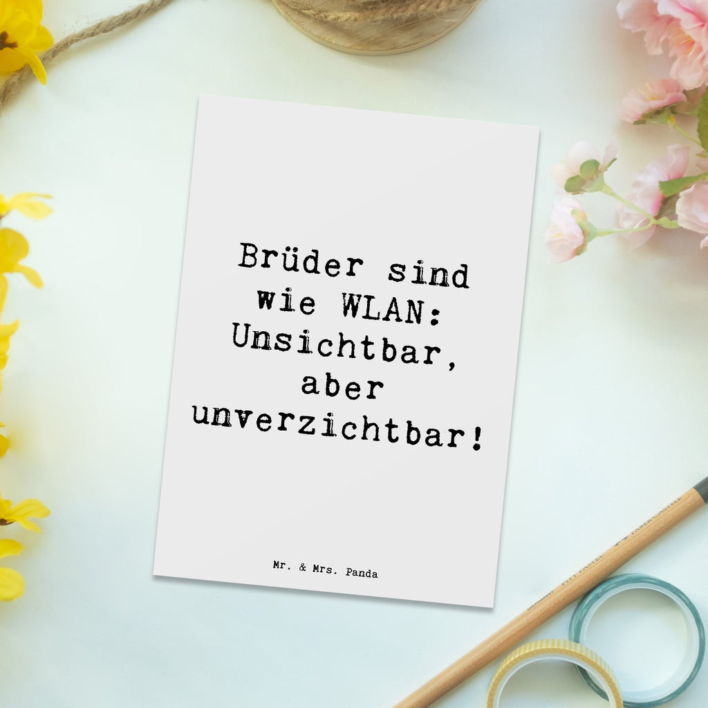 Postkarte Spruch Brüder sind wie WLAN: Unsichtbar, aber unverzichtbar! Postkarte, Karte, Geschenkkarte, Grußkarte, Einladung, Ansichtskarte, Geburtstagskarte, Einladungskarte, Dankeskarte, Ansichtskarten, Einladung Geburtstag, Einladungskarten Geburtstag, Familie, Vatertag, Muttertag, Bruder, Schwester, Mama, Papa, Oma, Opa