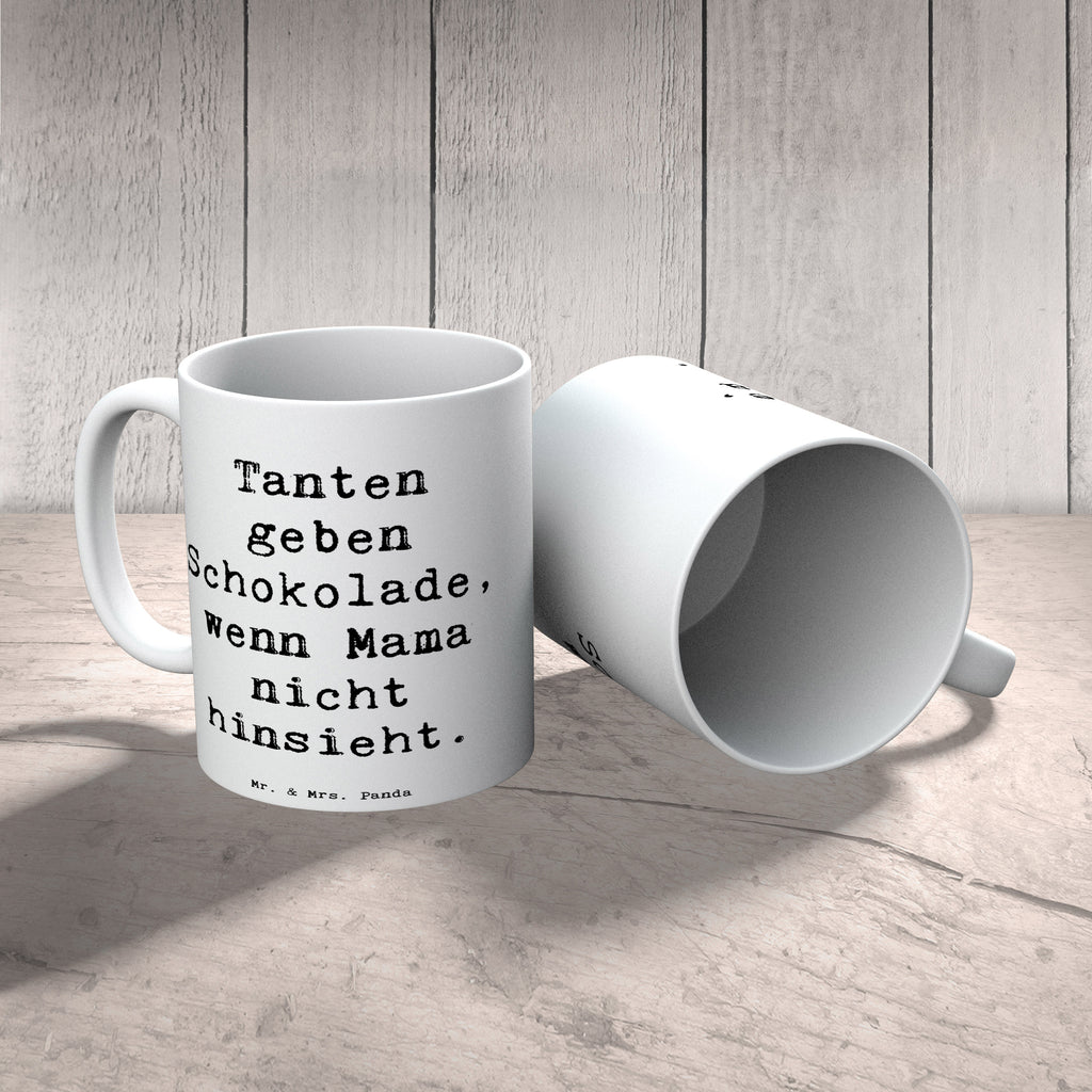 Tasse Spruch Tanten geben Schokolade, wenn Mama nicht hinsieht. Tasse, Kaffeetasse, Teetasse, Becher, Kaffeebecher, Teebecher, Keramiktasse, Porzellantasse, Büro Tasse, Geschenk Tasse, Tasse Sprüche, Tasse Motive, Kaffeetassen, Tasse bedrucken, Designer Tasse, Cappuccino Tassen, Schöne Teetassen, Familie, Vatertag, Muttertag, Bruder, Schwester, Mama, Papa, Oma, Opa