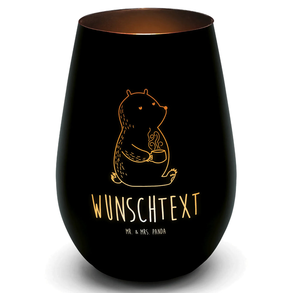 Gold Windlicht Personalisiert Bär Kaffee Personalisiertes Windlicht, Personalisiertes Teelicht, Personalisiertes Graviertes Windlicht, Personalisiertes Windlicht Gravur, Personalisierte Kerze, Personalisiertes Windlicht aus Glas, Personalisiertes Teelicht aus Glas, Personalisiertes Windlicht mit Namen, Teelicht mit Namen, Graviertes Windlicht mit Namen, Windlicht Gravur mit Namen, Kerze mit Namen, Windlicht aus Glas mit Namen, Teelicht aus Glas mit Namen, Wunschtext, Personalisierbar, Selbst gestalten, Bär, Teddy, Teddybär, Kaffee, Coffee, Bären, guten Morgen, Morgenroutine, Welt erobern, Welt retten, Motivation